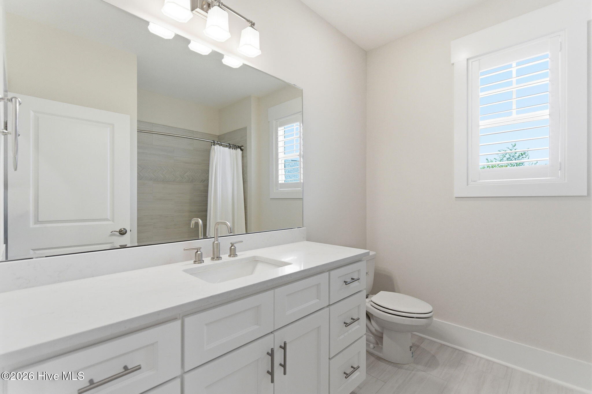 100543119 | Photo 35