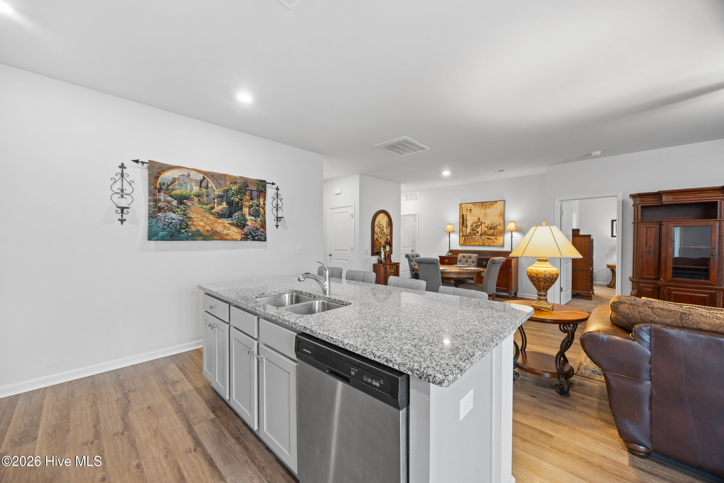 100549244 | Photo 20