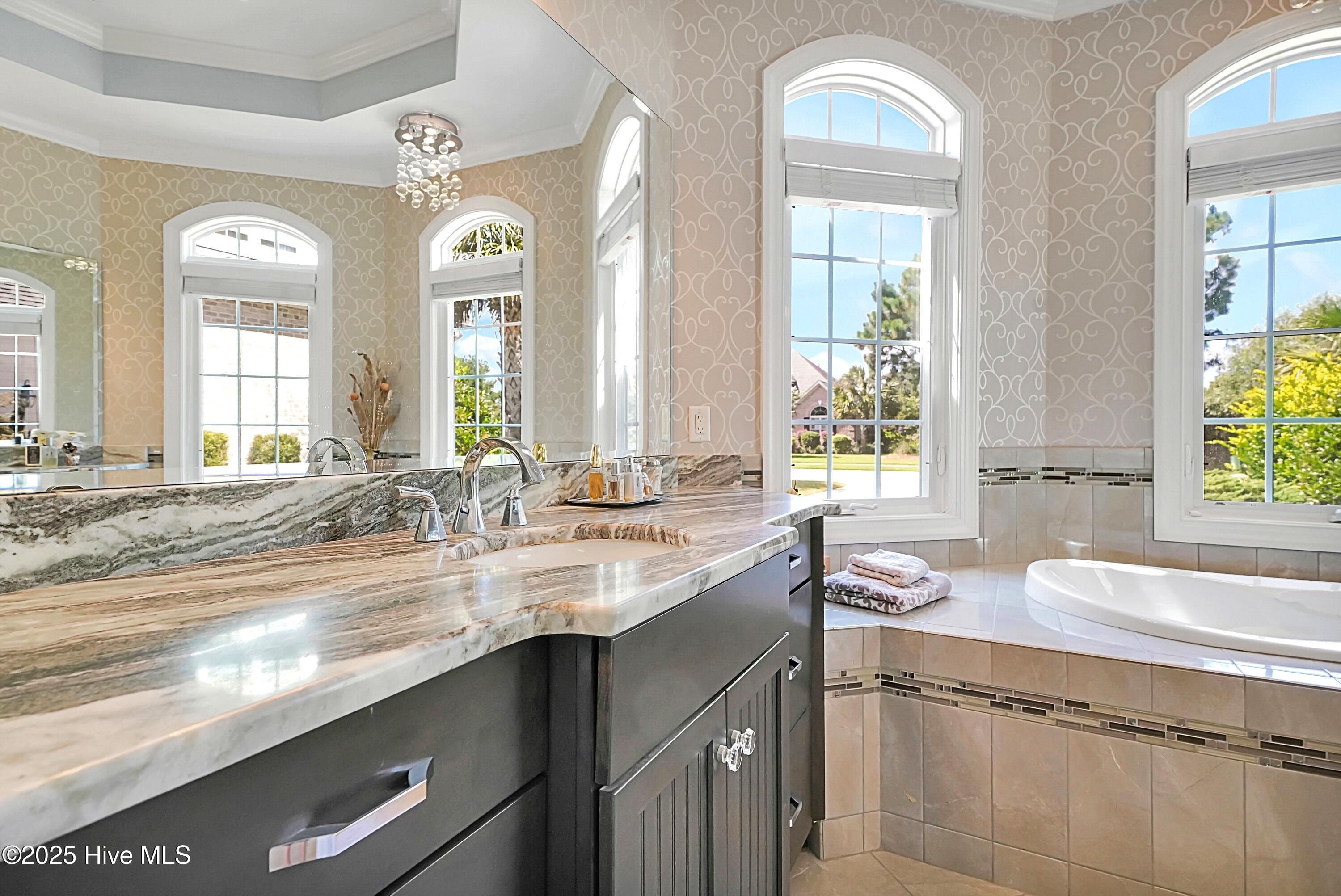 100557169 | Photo 34