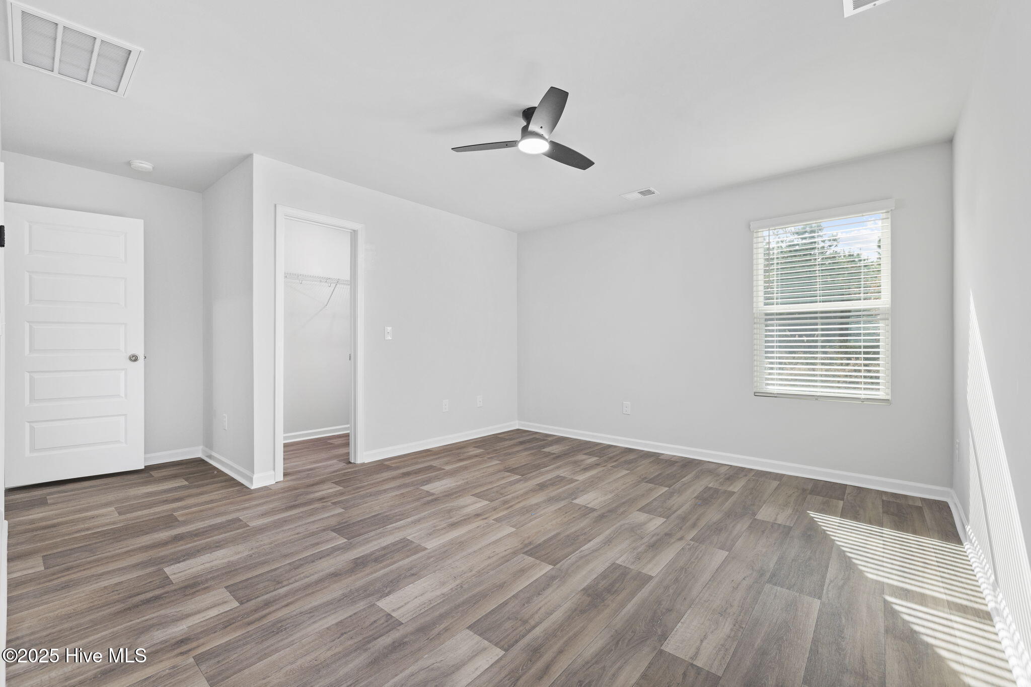 100544084 | Photo 45