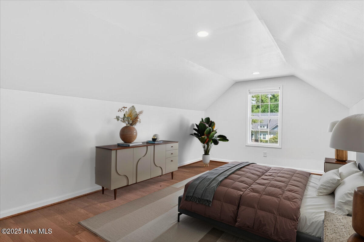 100523832 | Photo 77