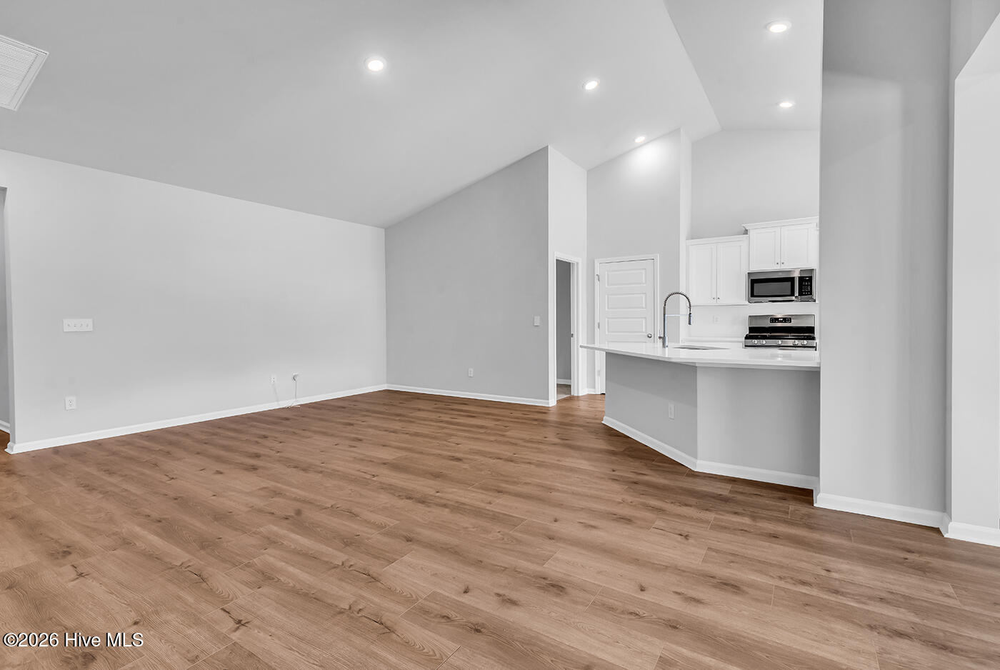 100560005 | Photo 24