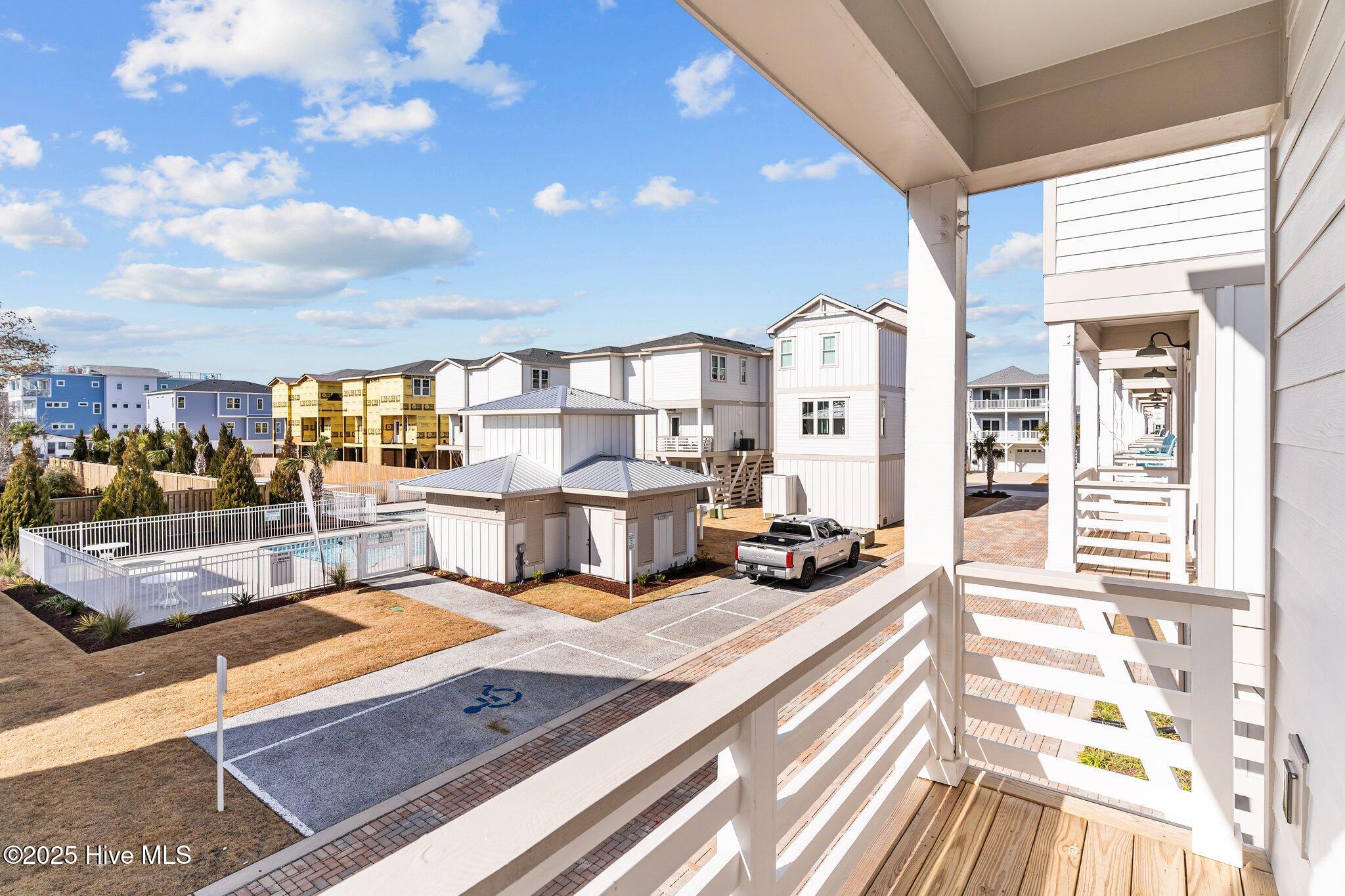 100560539 | Photo 40