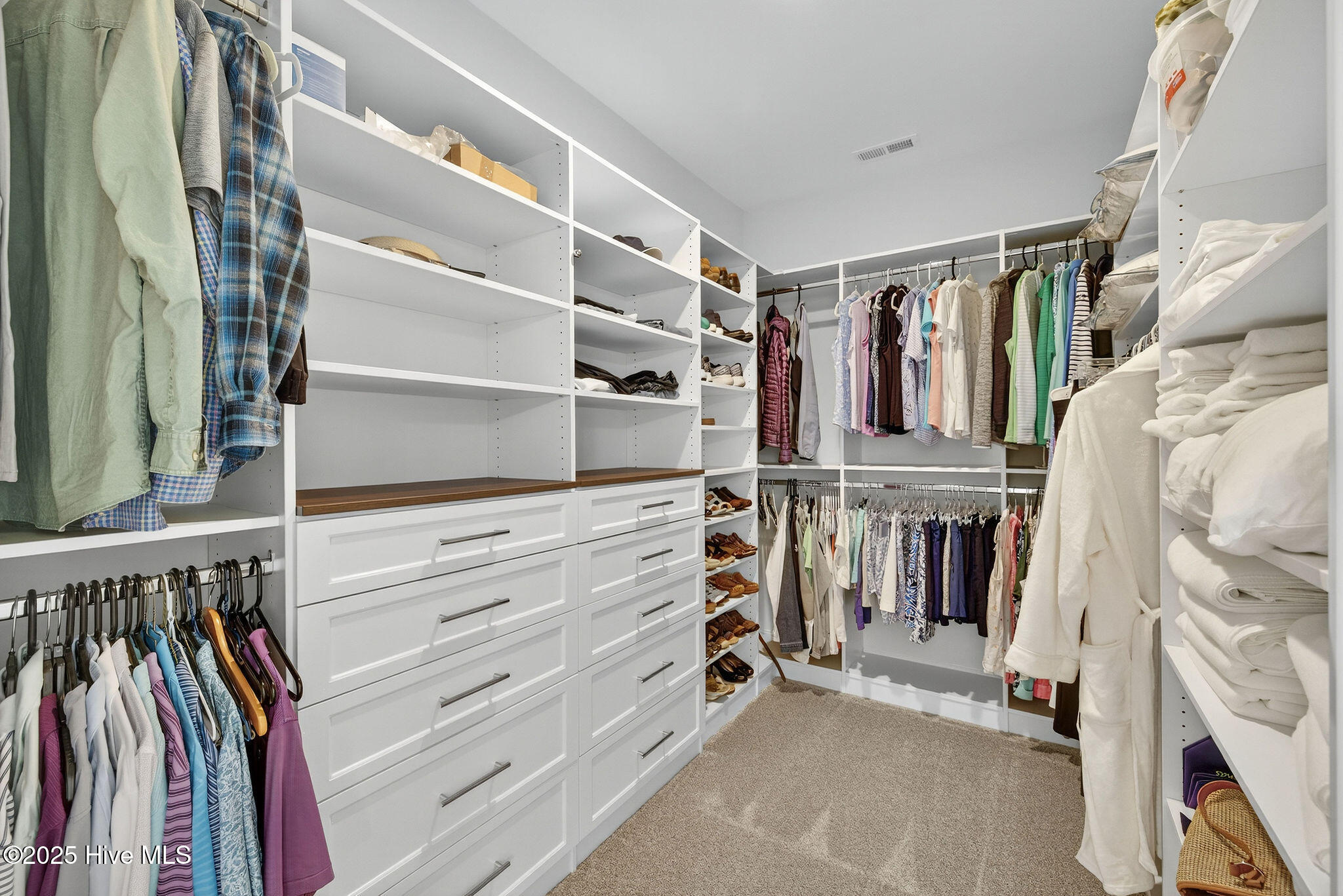 100565700 | Photo 39