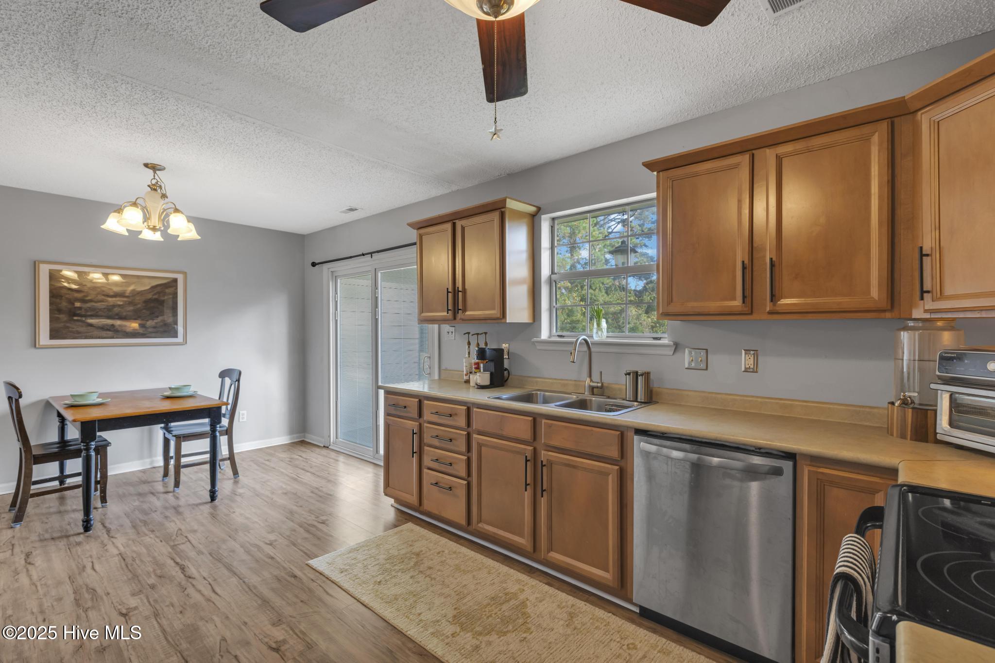 406 Singletree Court, Jacksonville, NC 28540 – photo 15: 425A4164
