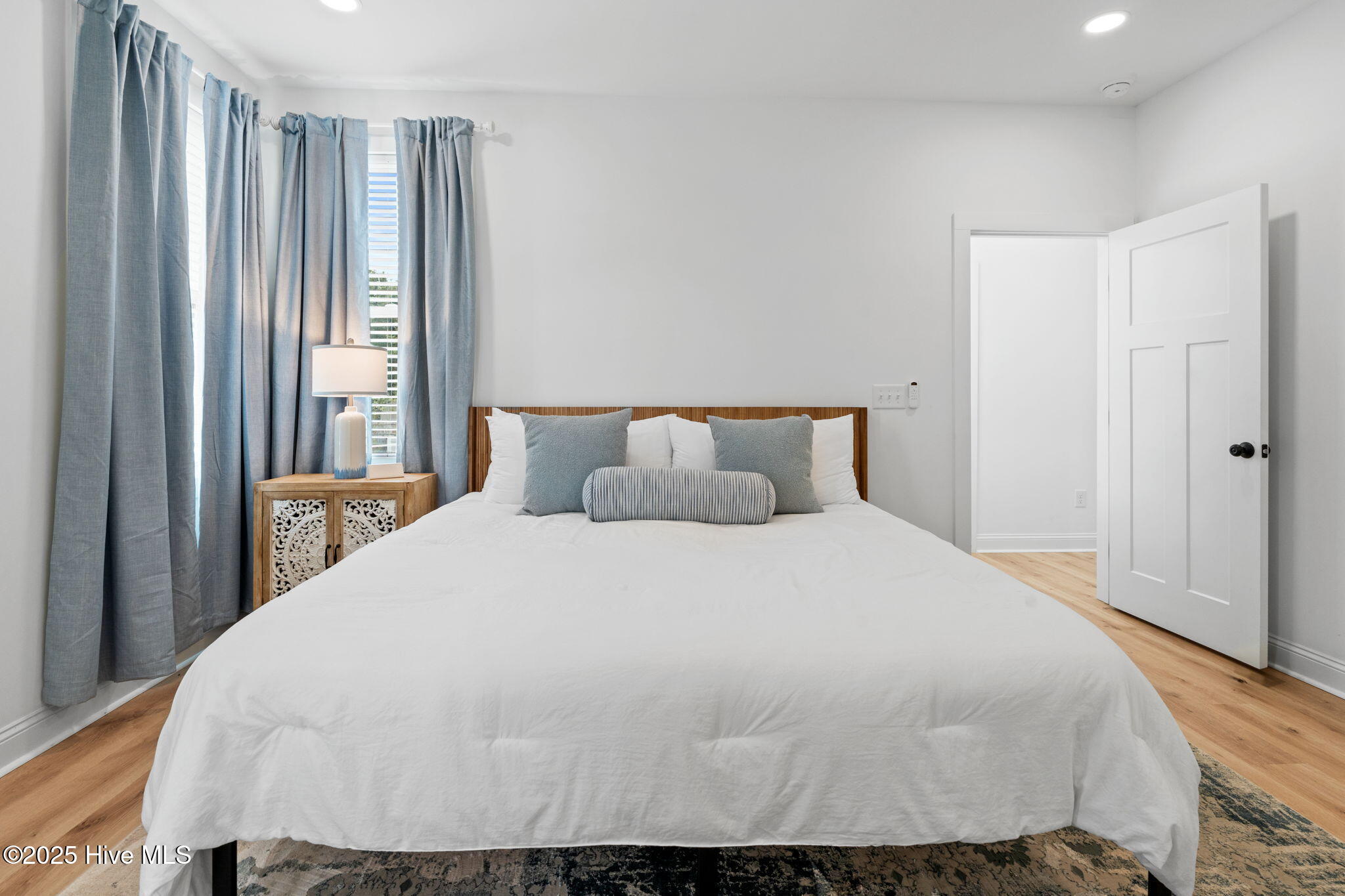 100548634 | Photo 45