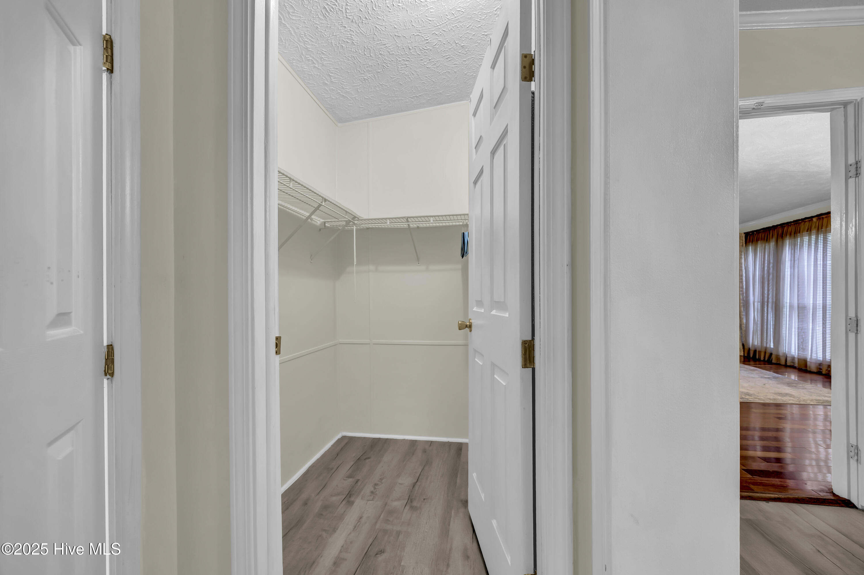 100525746 | Photo 24