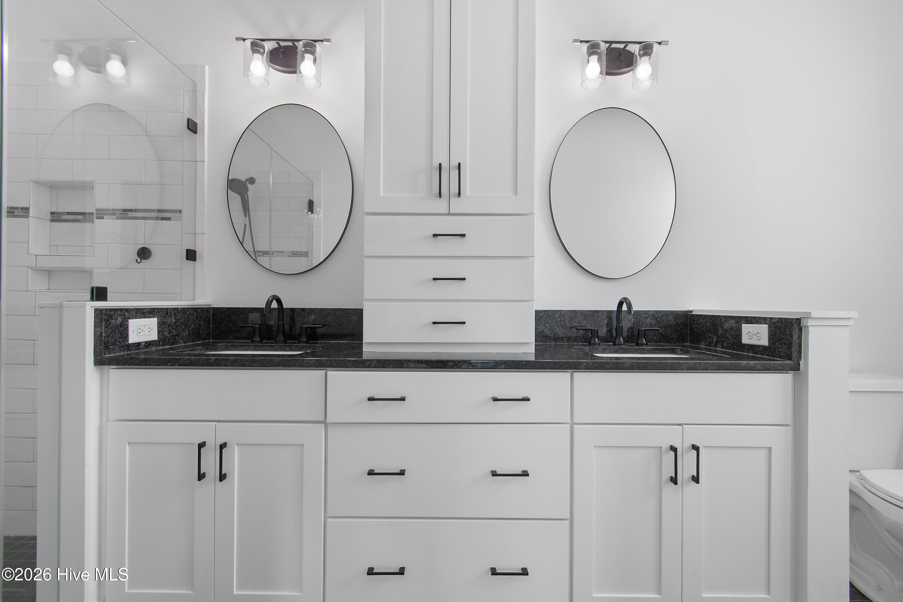 100567916 | Photo 40