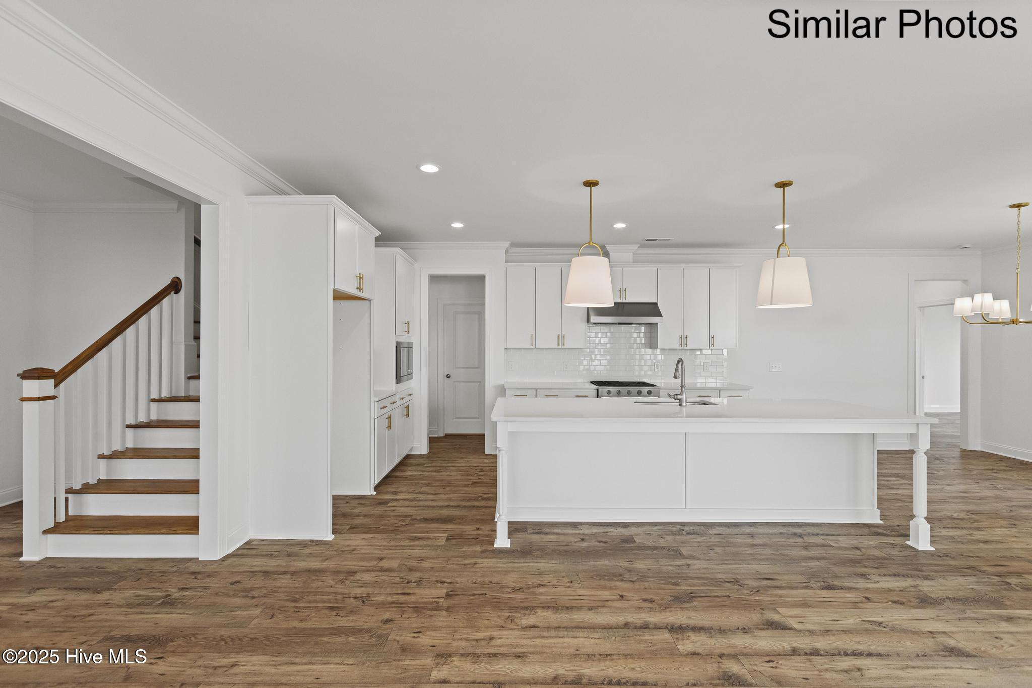 100530024 | Photo 12