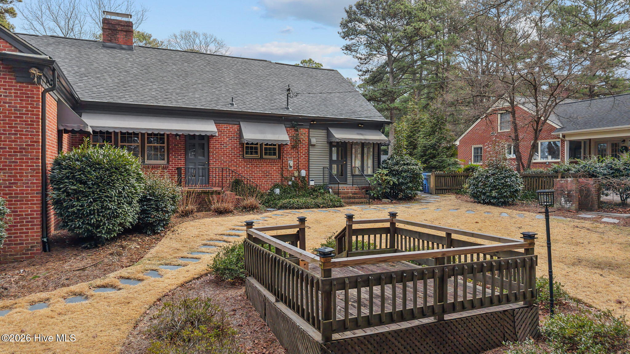 401 Brentwood Drive N