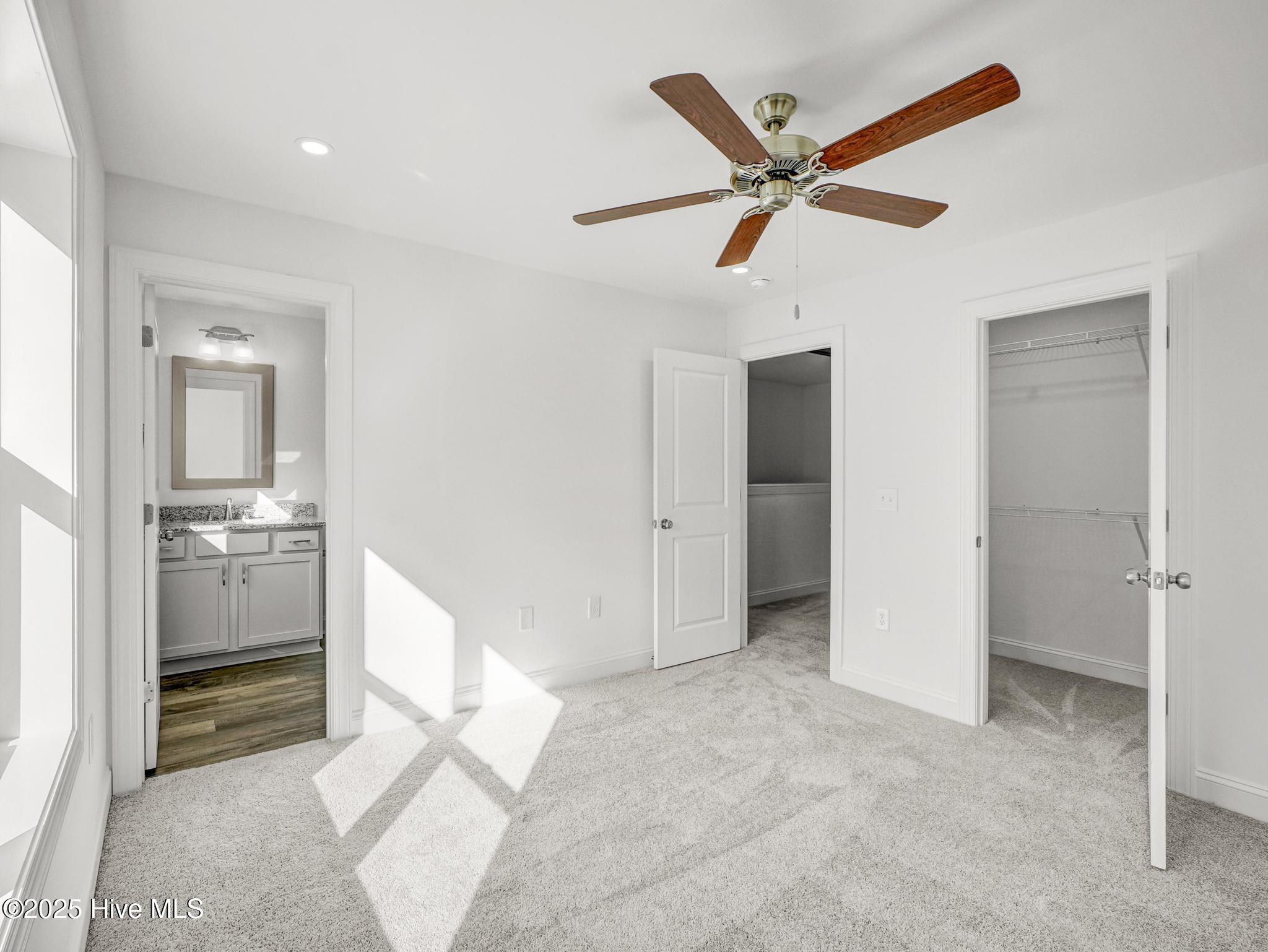 DSC01328_29_30_31_32Interior02