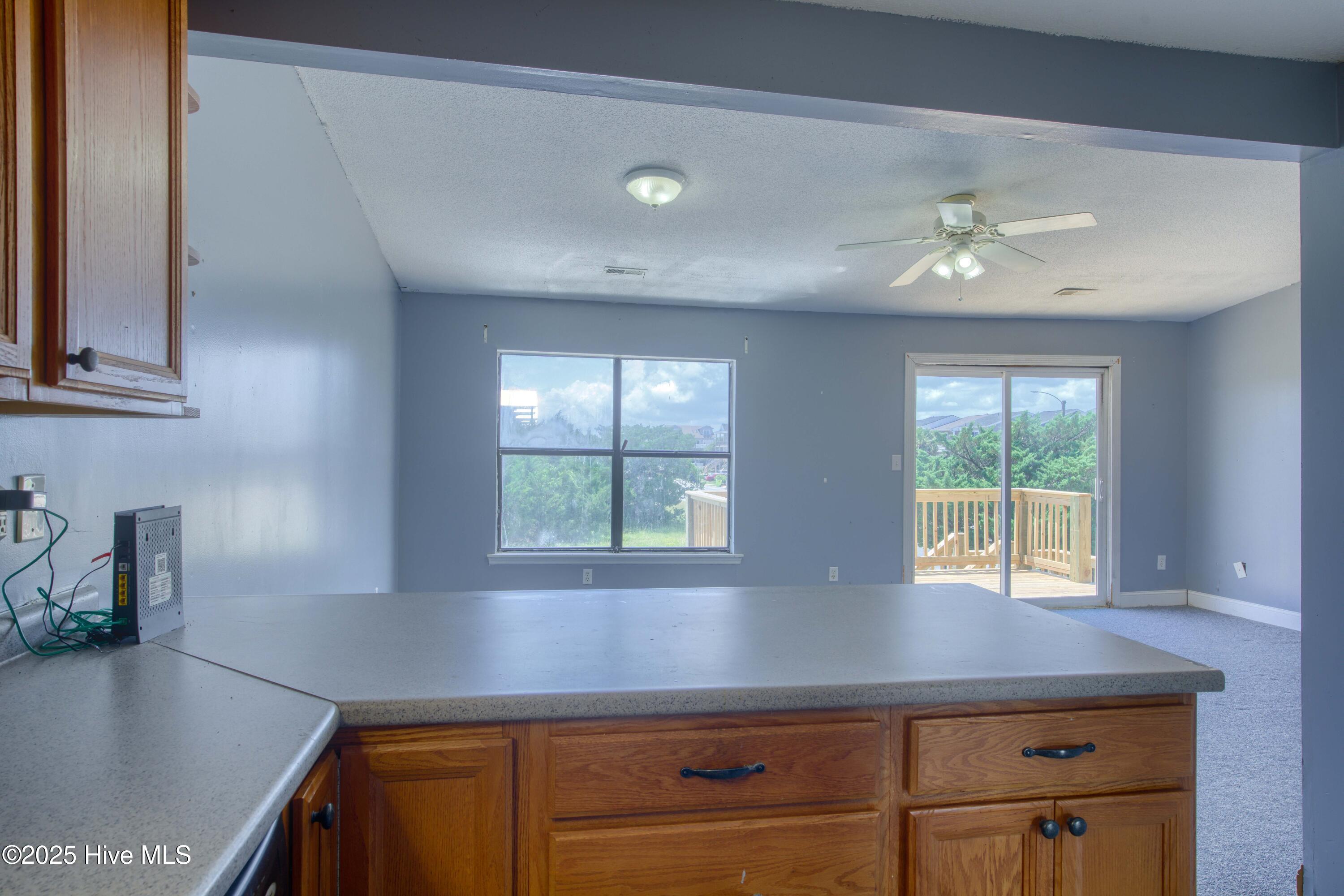 100489747 | Photo 12