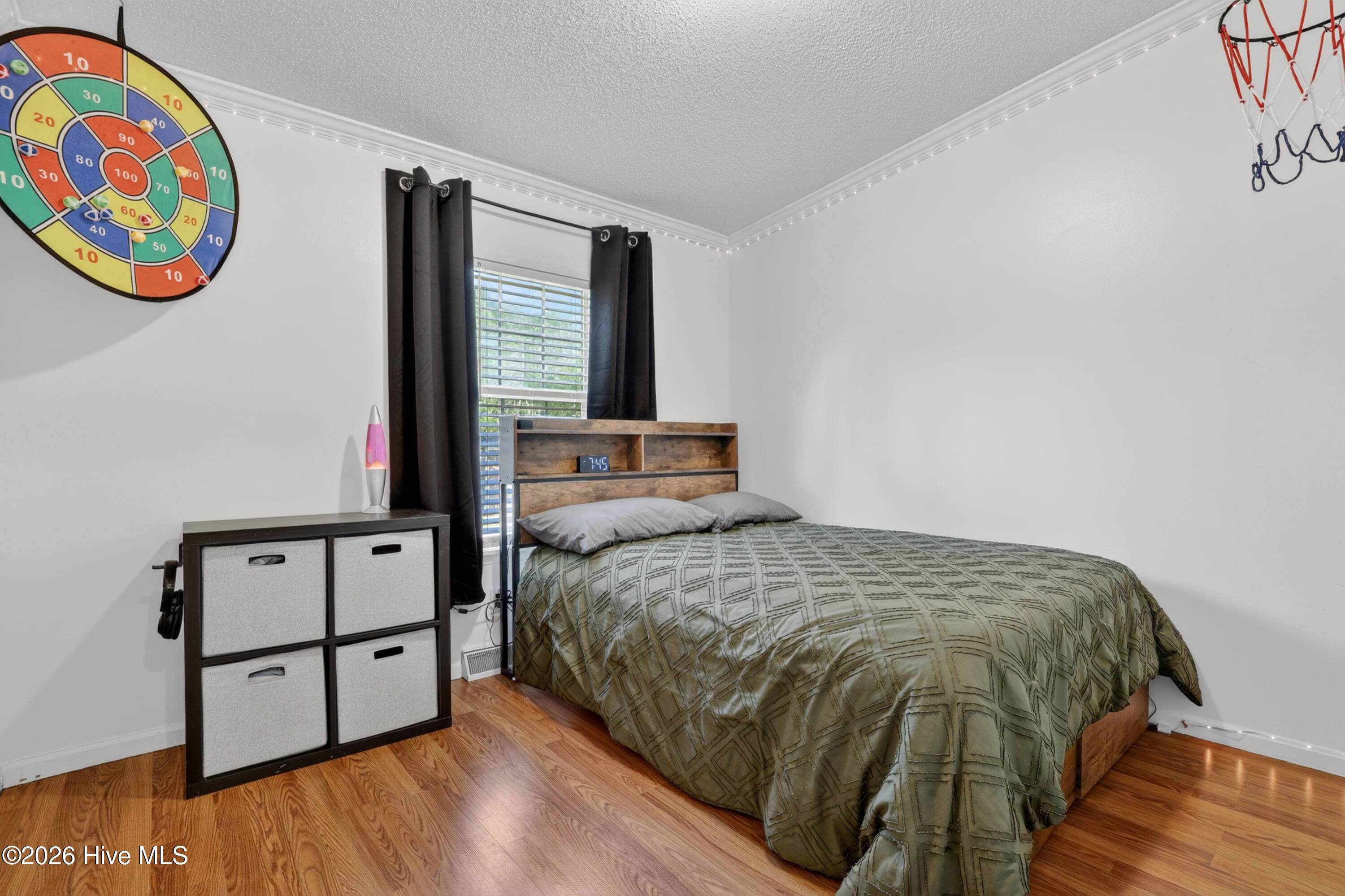 100568101 | Photo 23