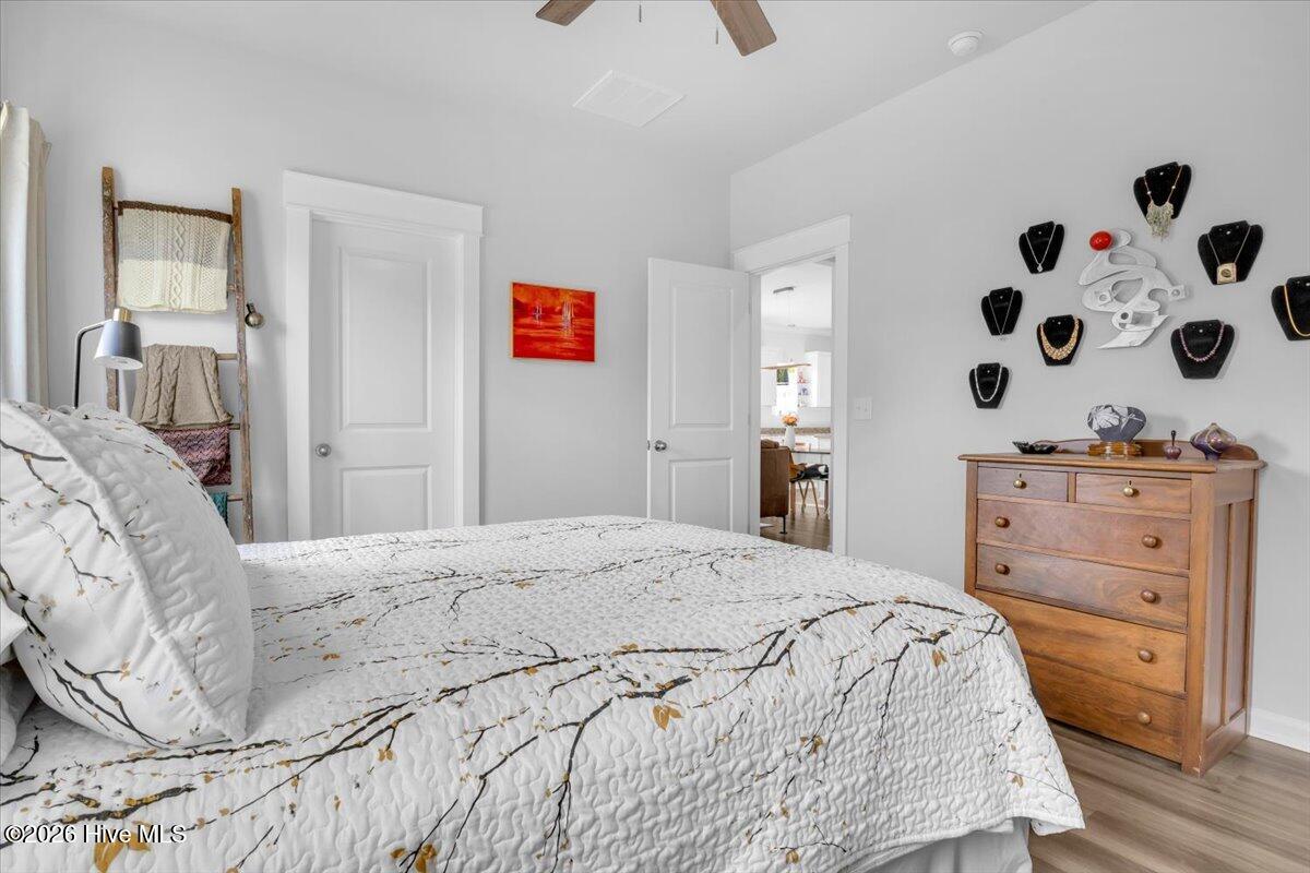 100566058 | Photo 33