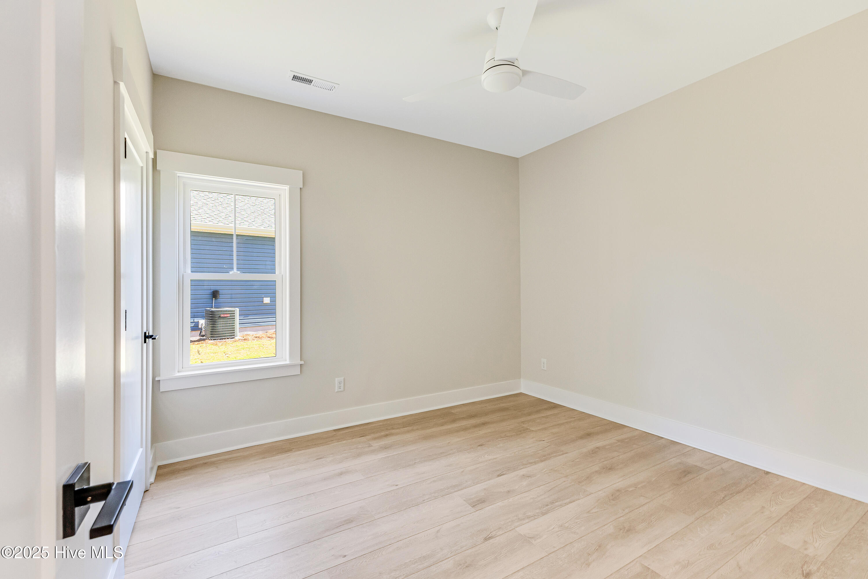 100533069 | Photo 29