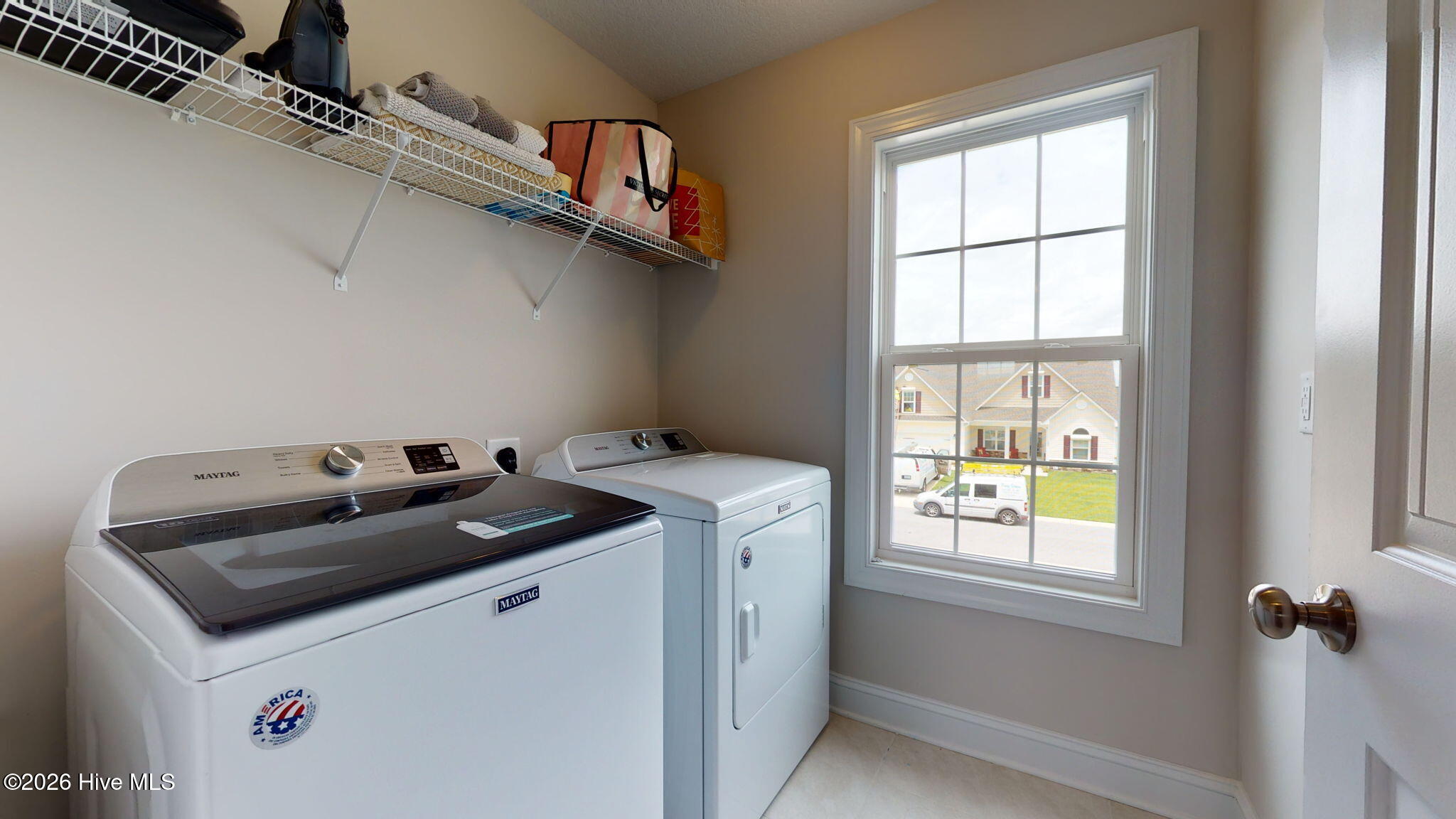 100558760 | Photo 33