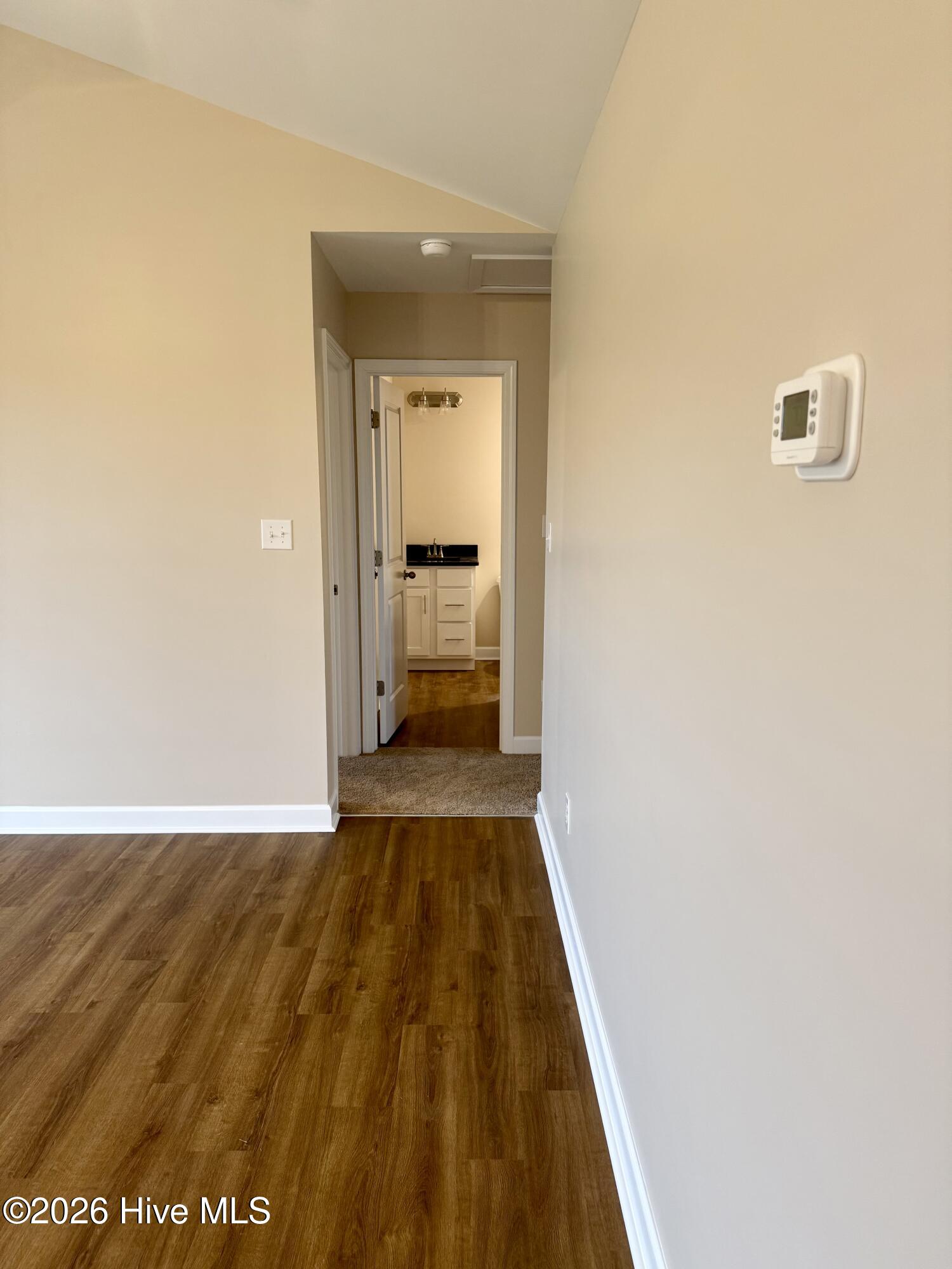 100548779 | Photo 19