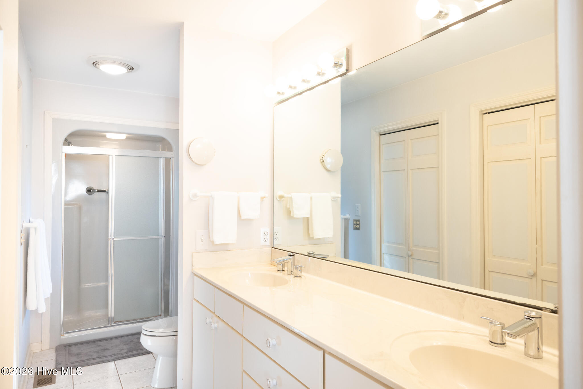 100547125 | Photo 24