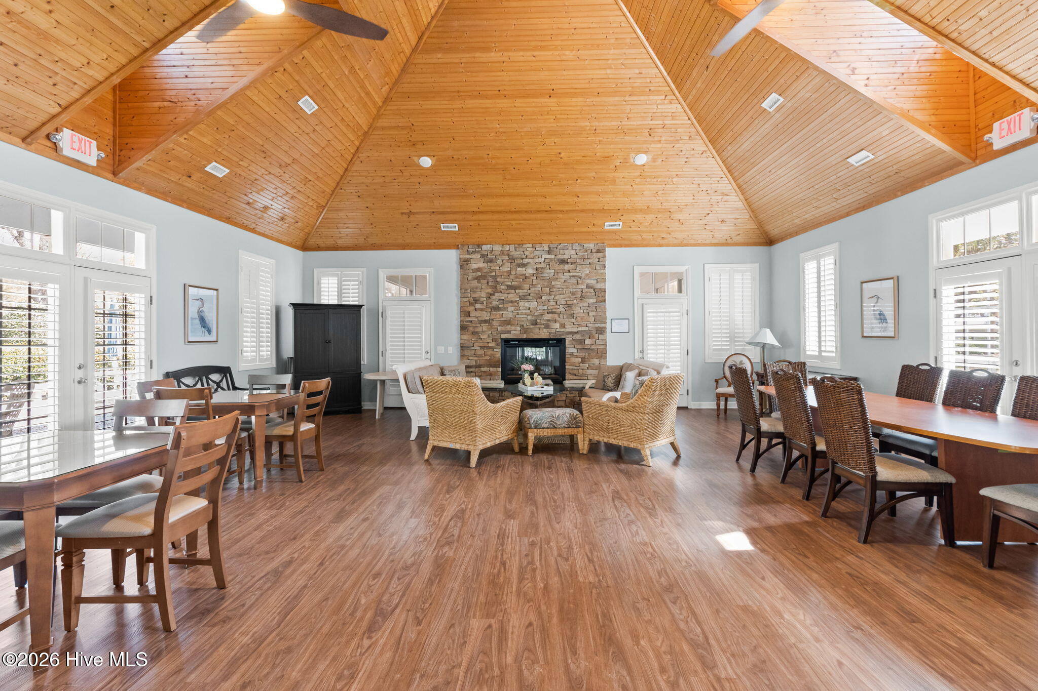 100563423 | Photo 83