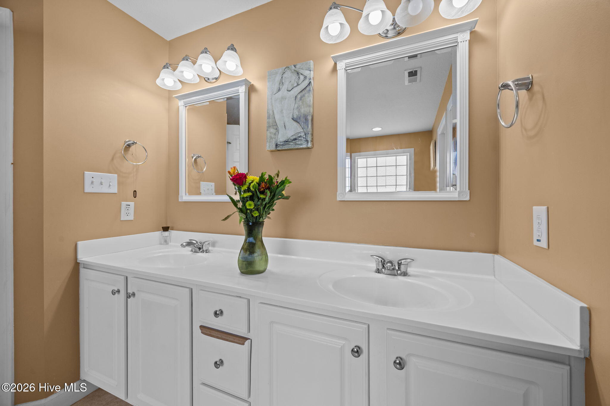 100564262 | Photo 36