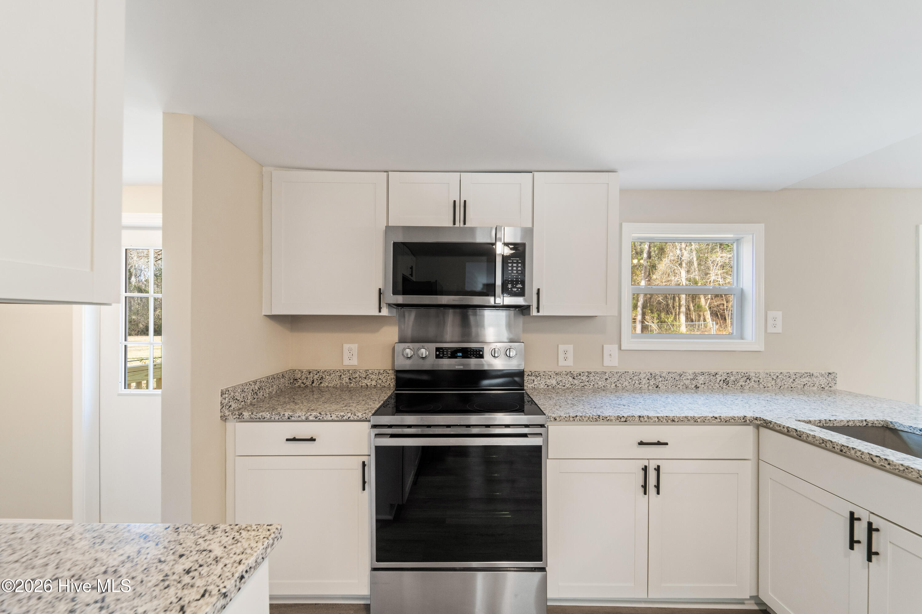 100550978 | Photo 16