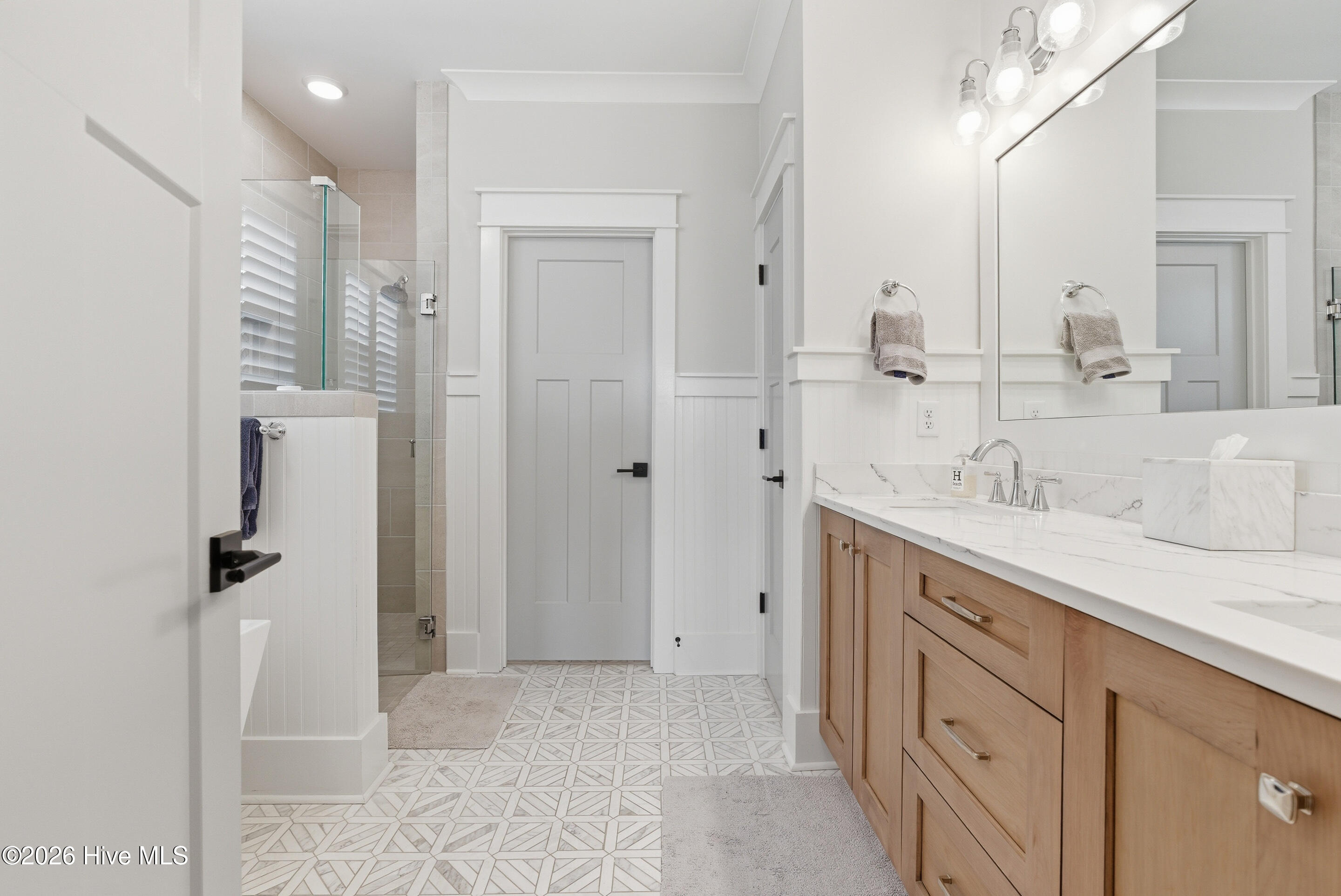 100562941 | Photo 38