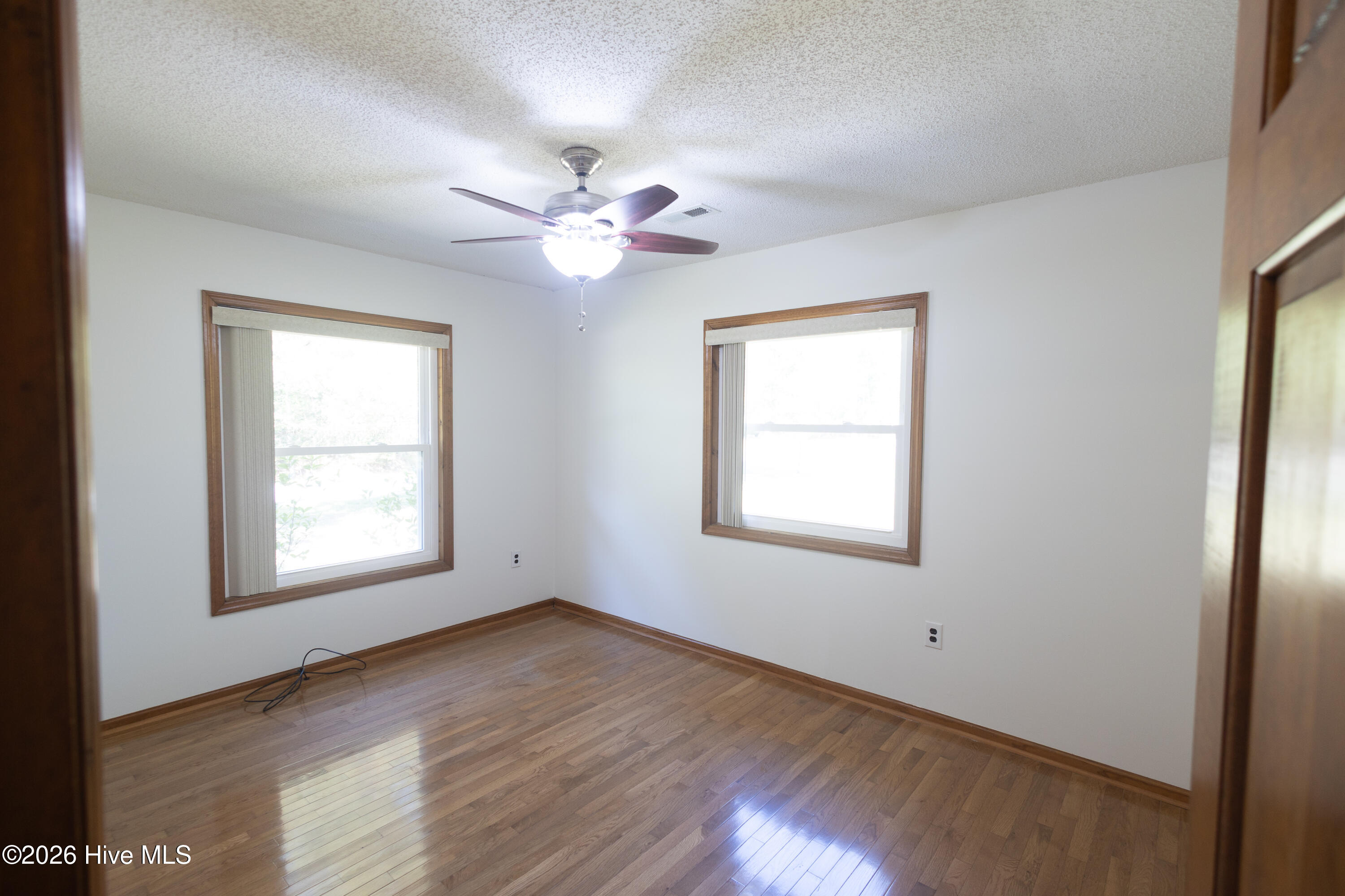 100569275 | Photo 12