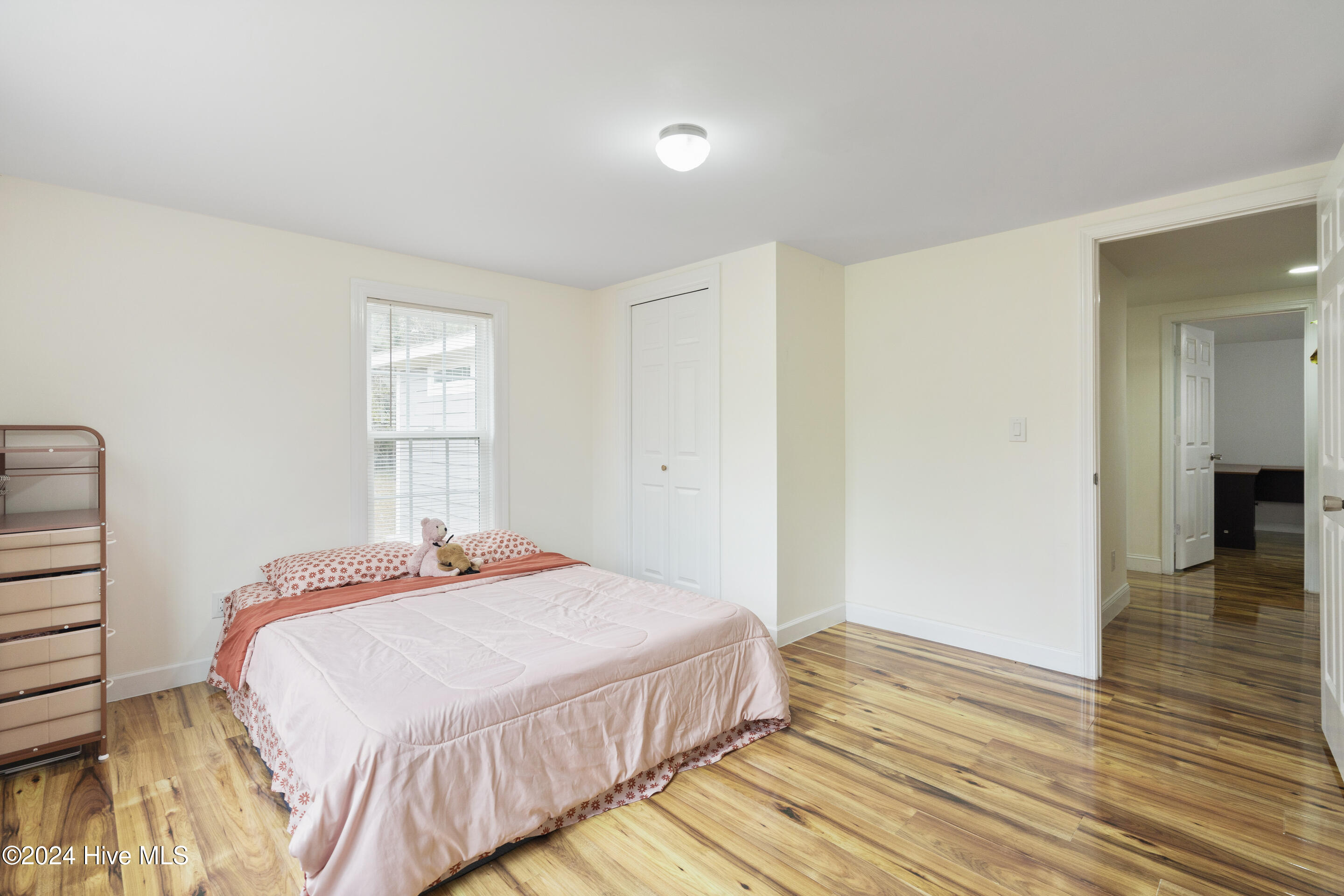 100481604 | Photo 30