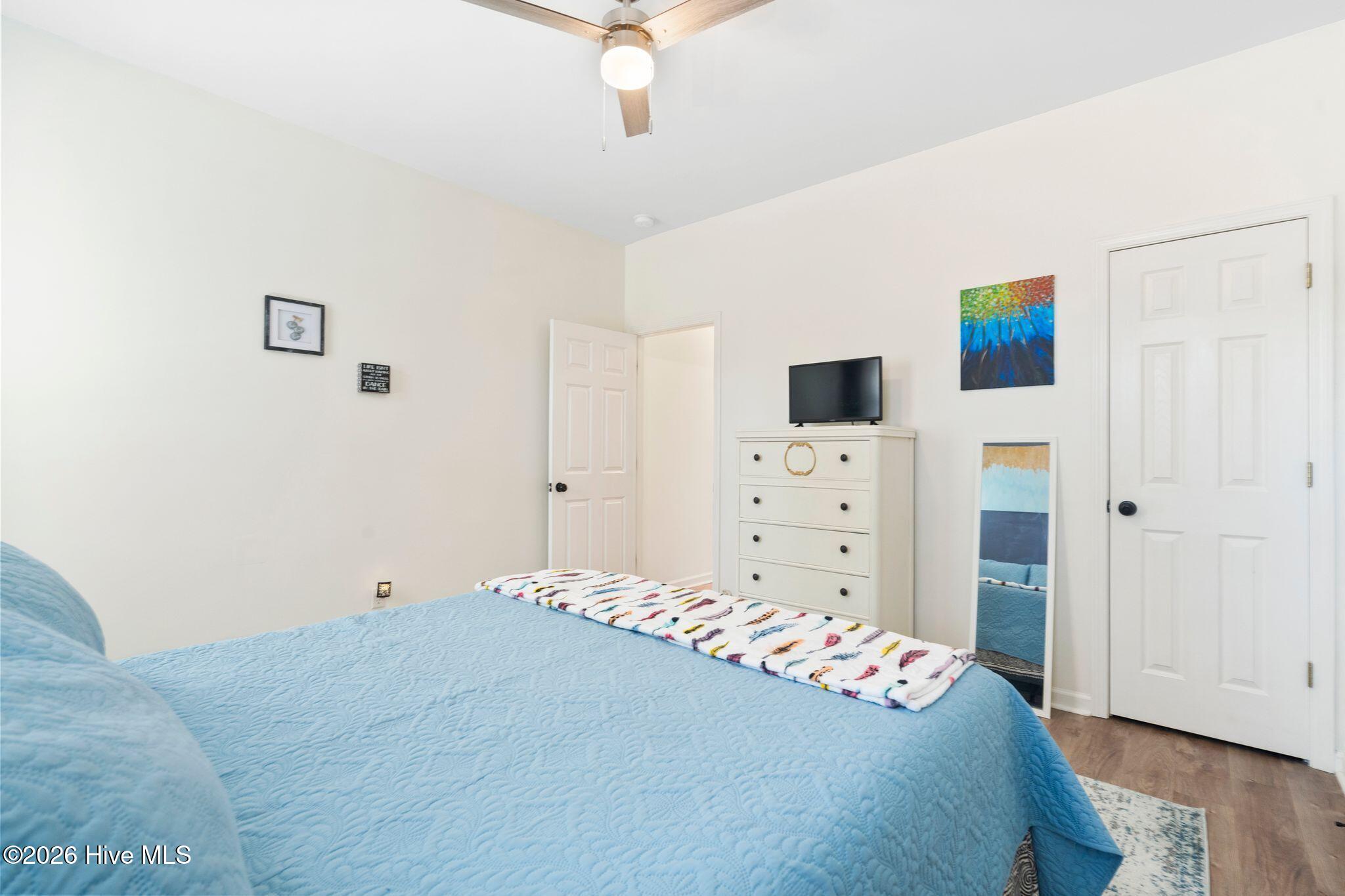 100570513 | Photo 23