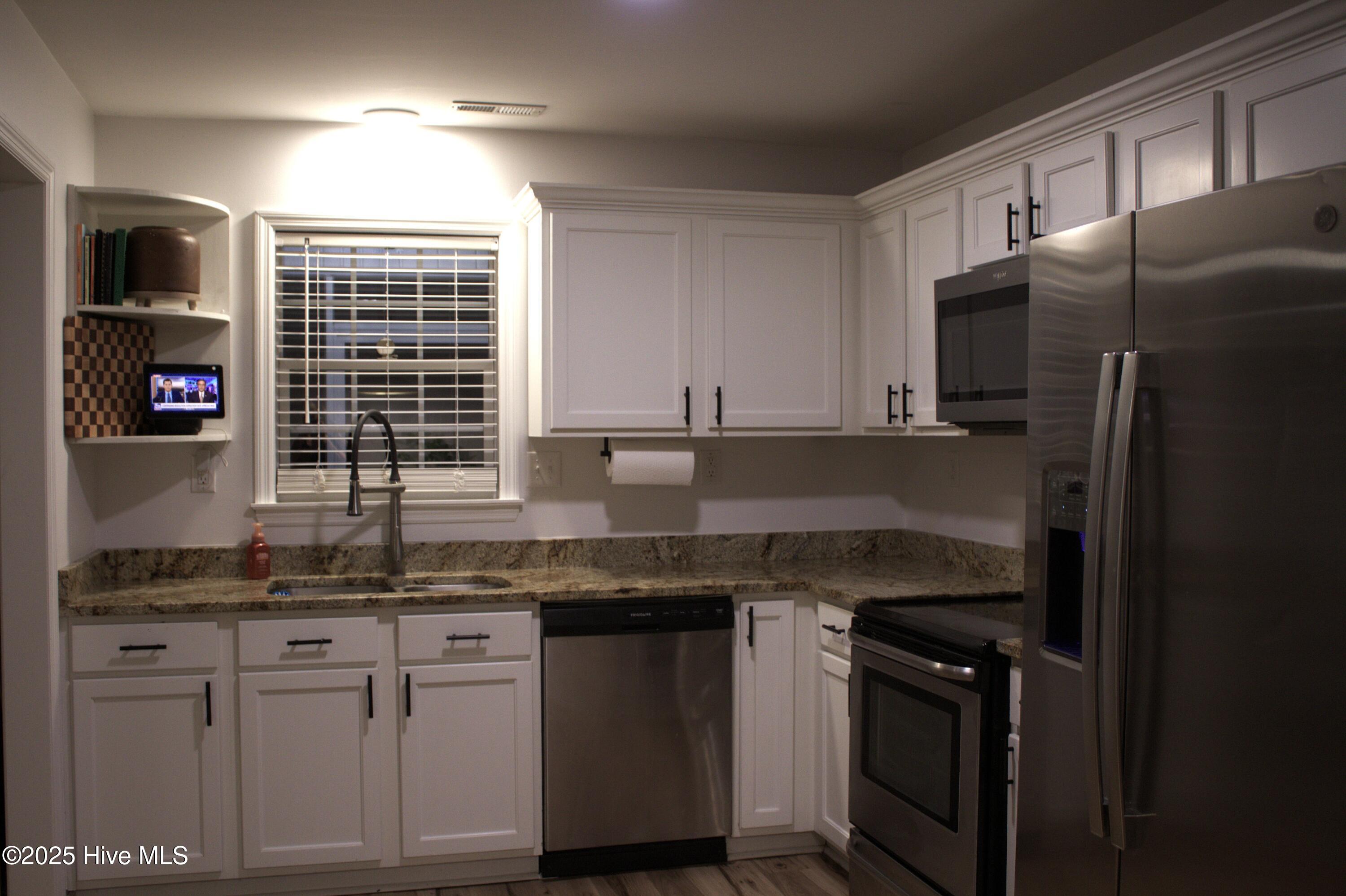 100538366 | Photo 13