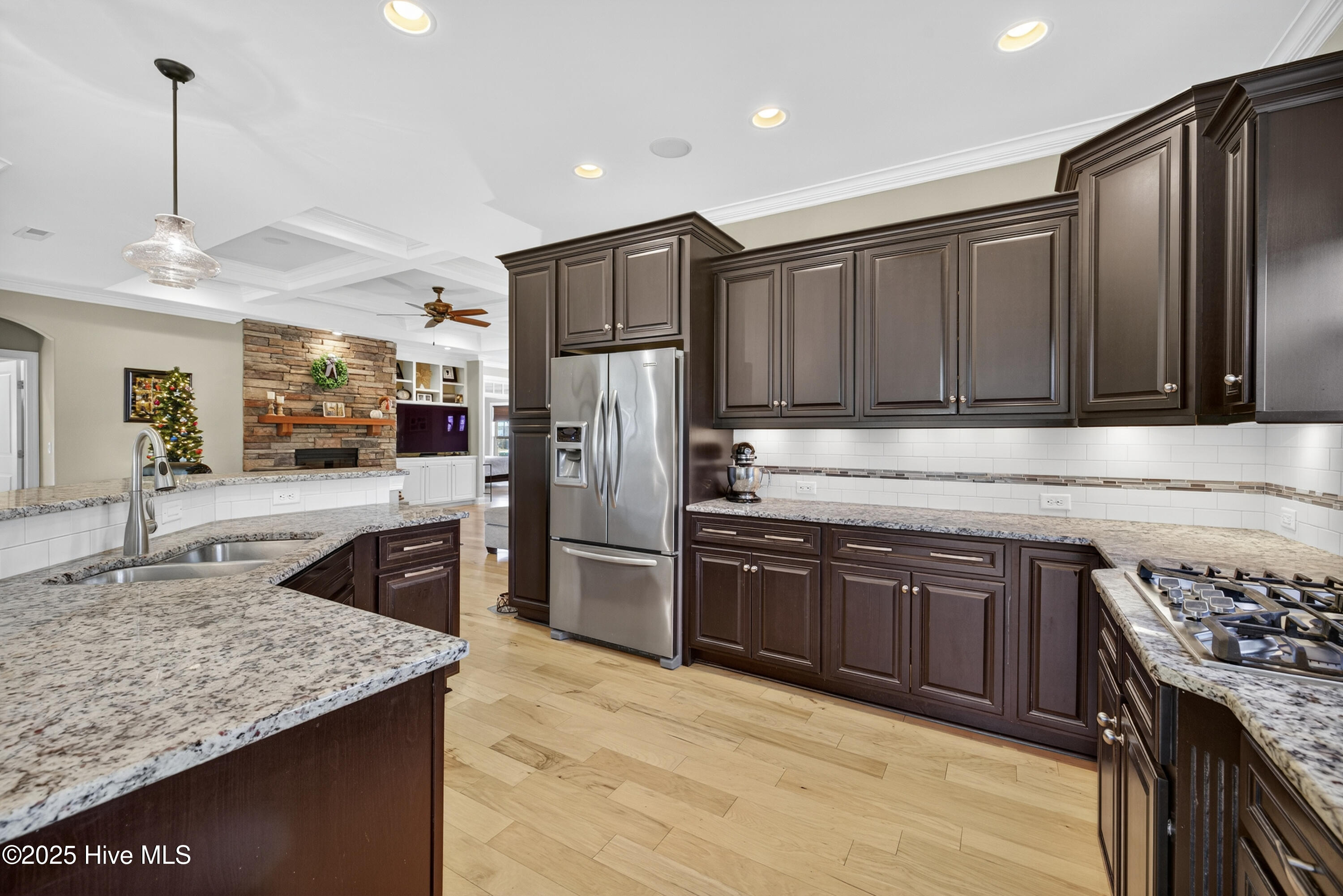 100541240 | Photo 19