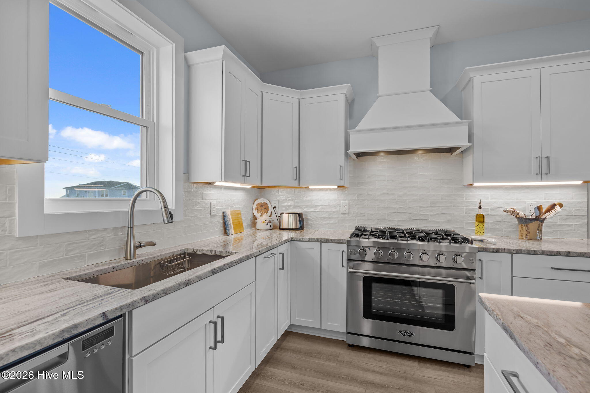 100551365 | Photo 49