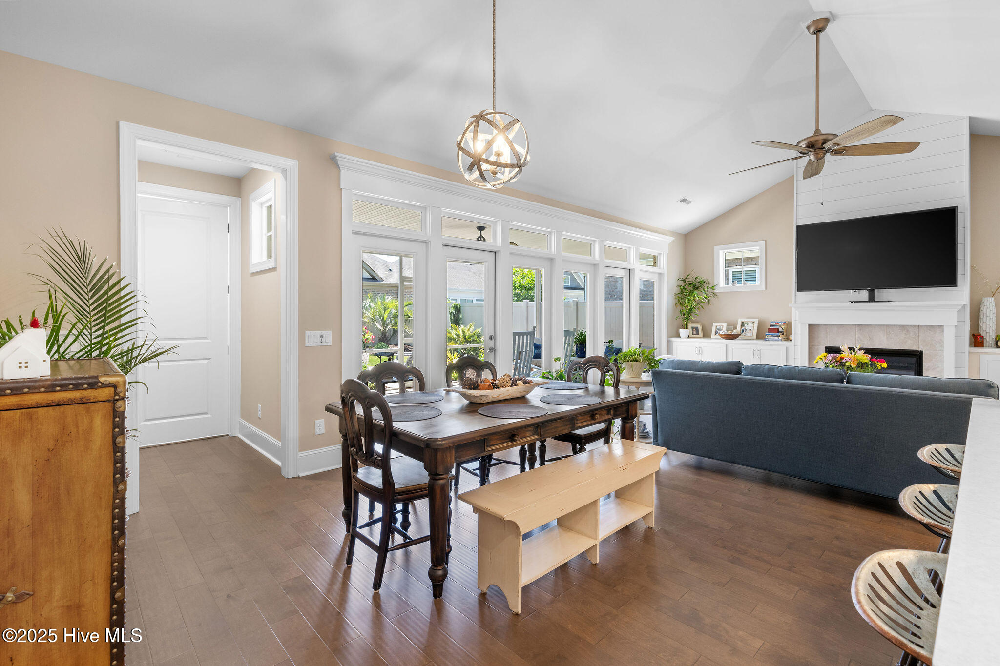 100540616 | Photo 26