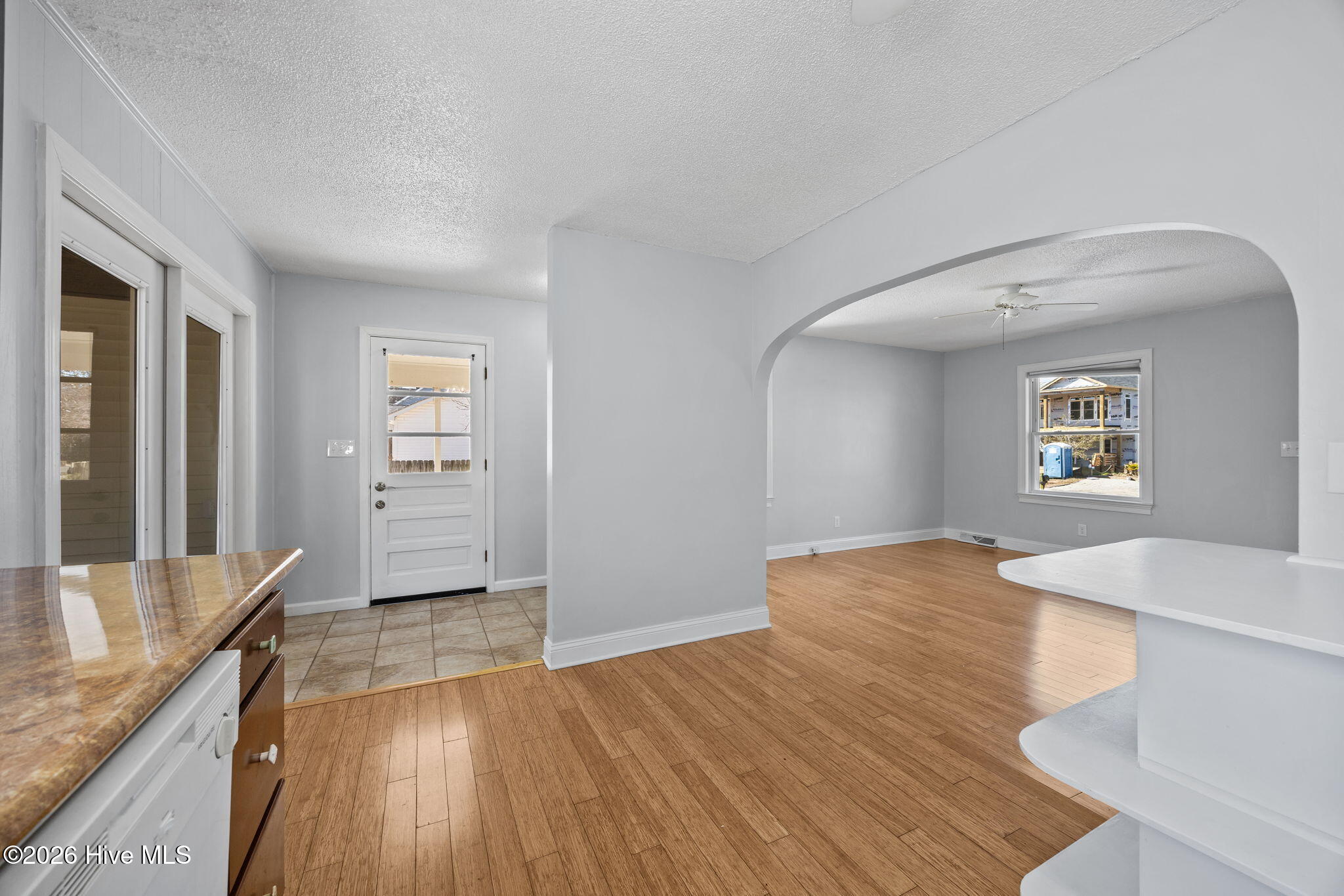 100554727 | Photo 15