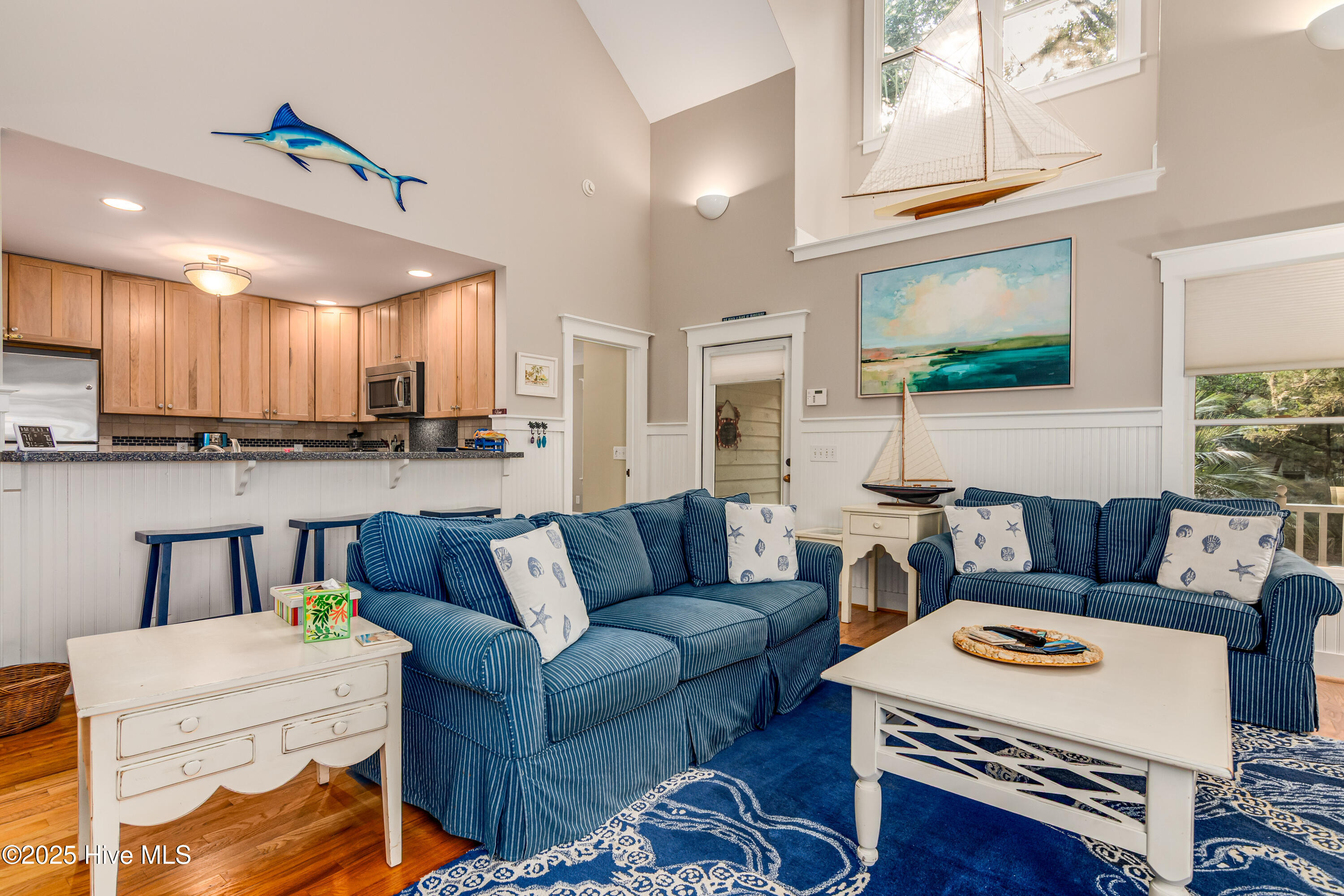 100510045 | Photo 12