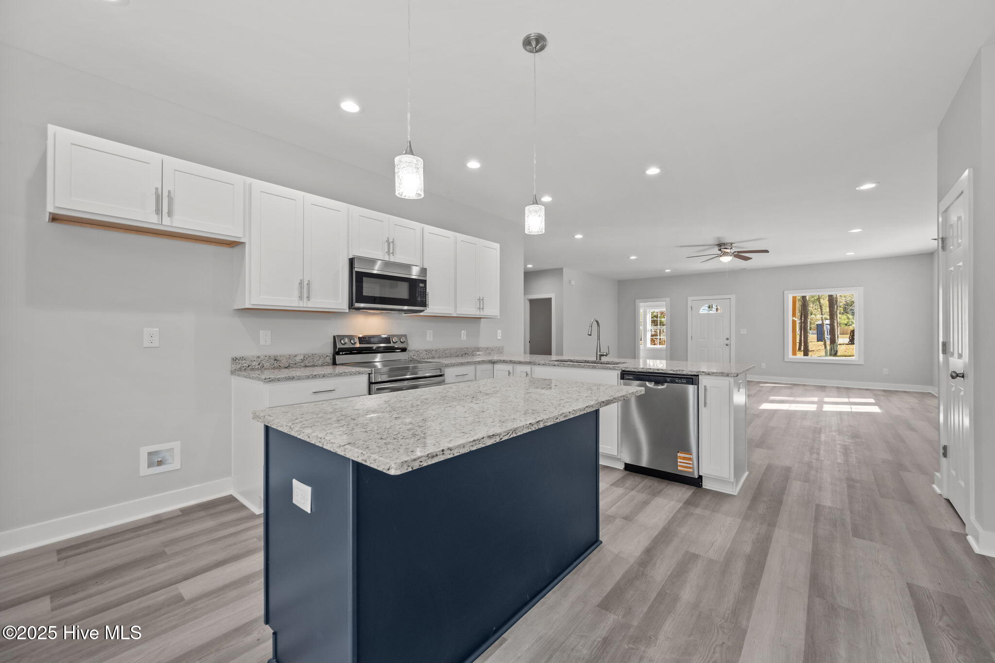 100542869 | Photo 11