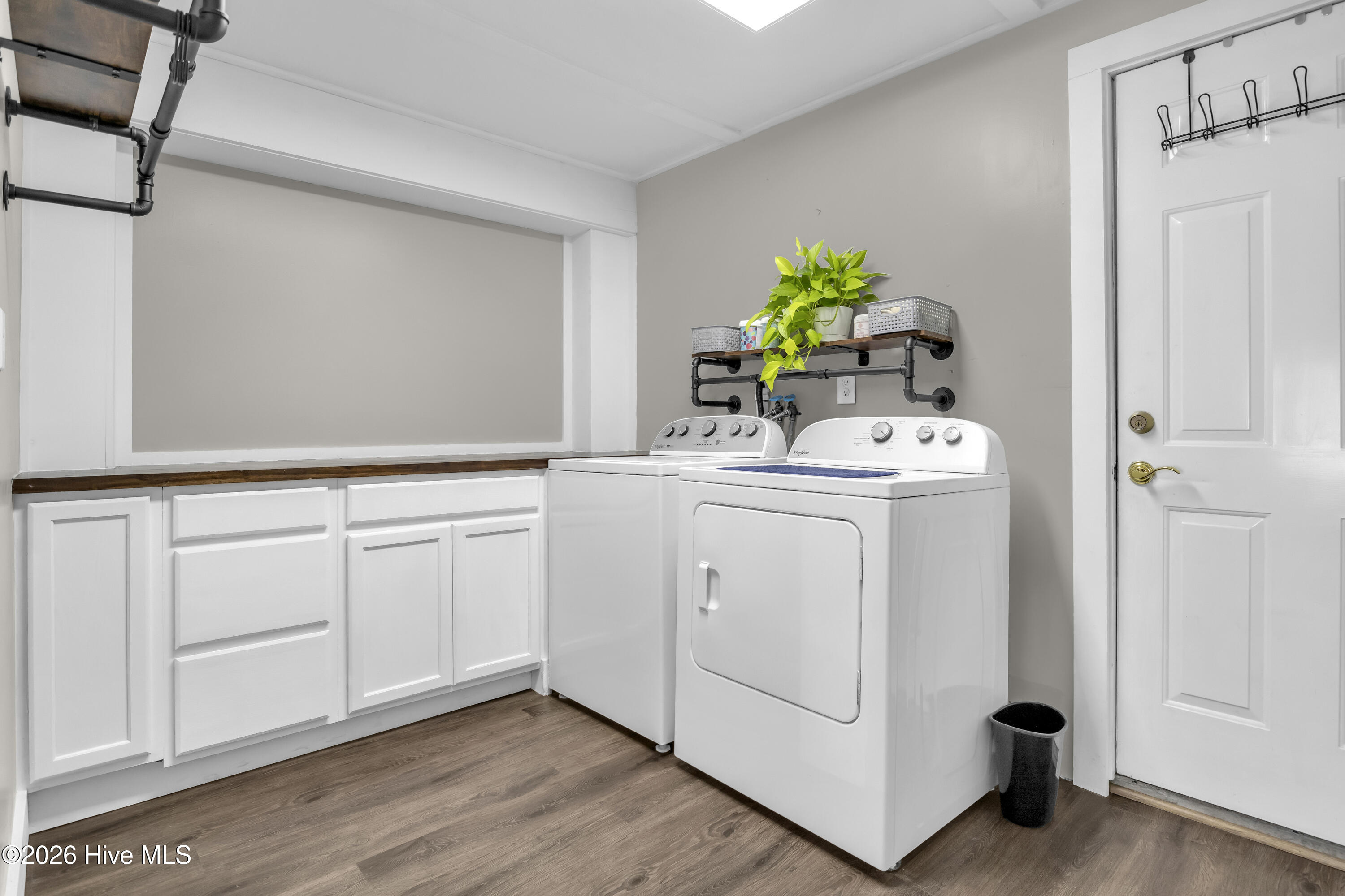 100561178 | Photo 12