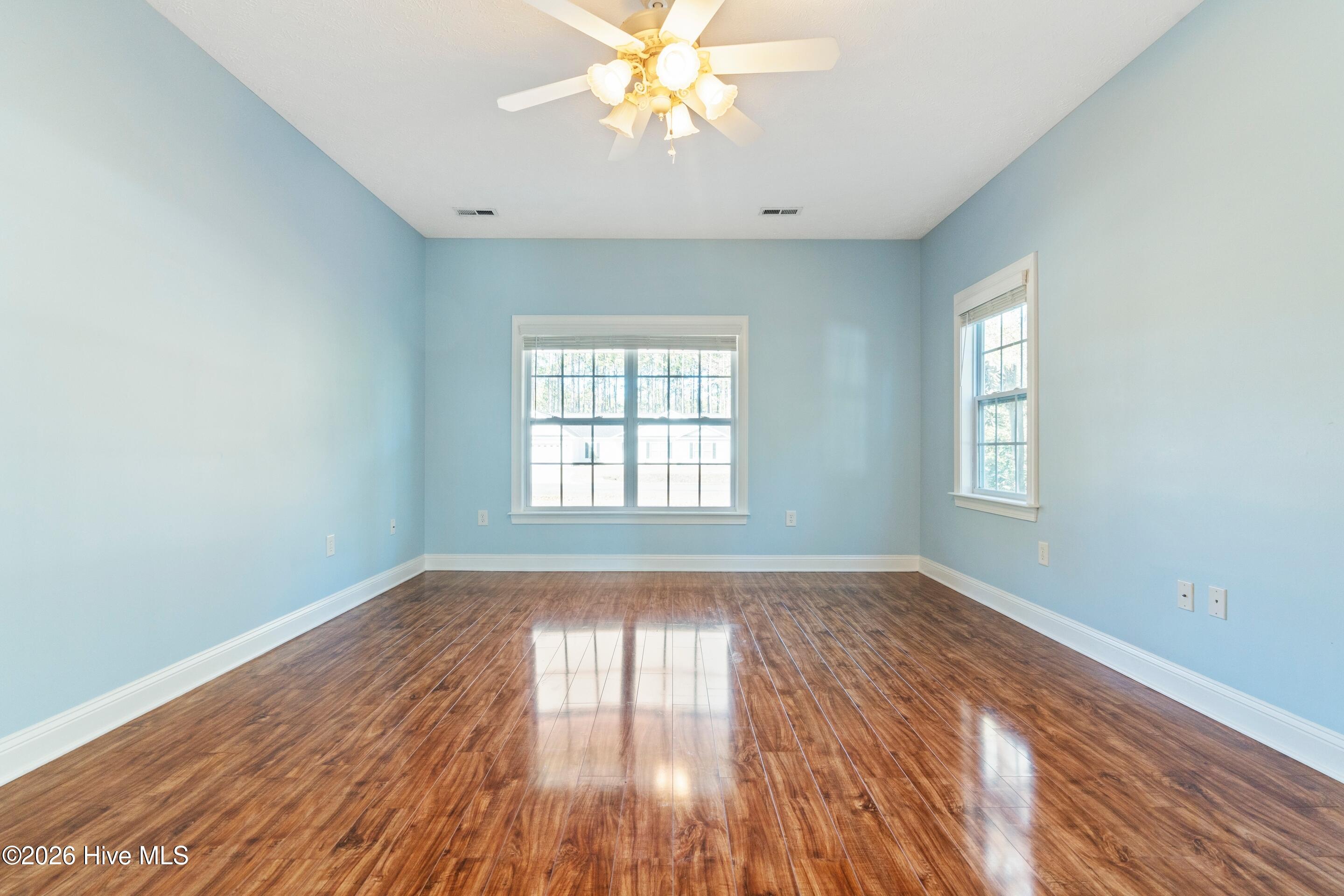 100550661 | Photo 35