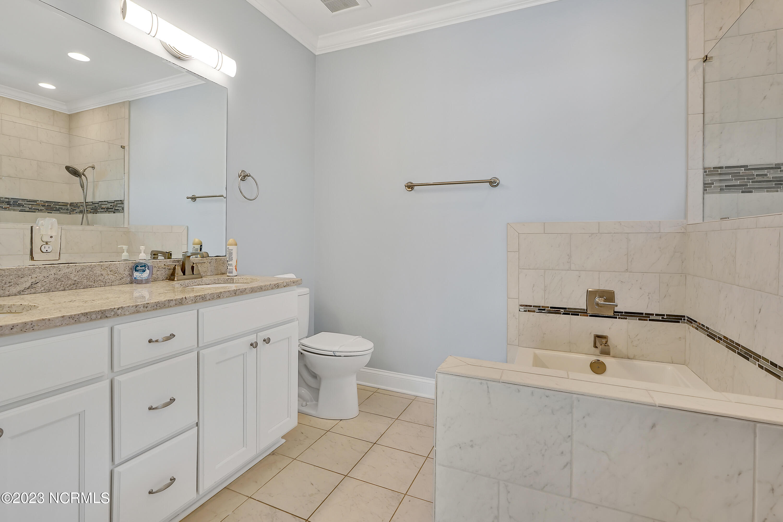 100558730 | Photo 13