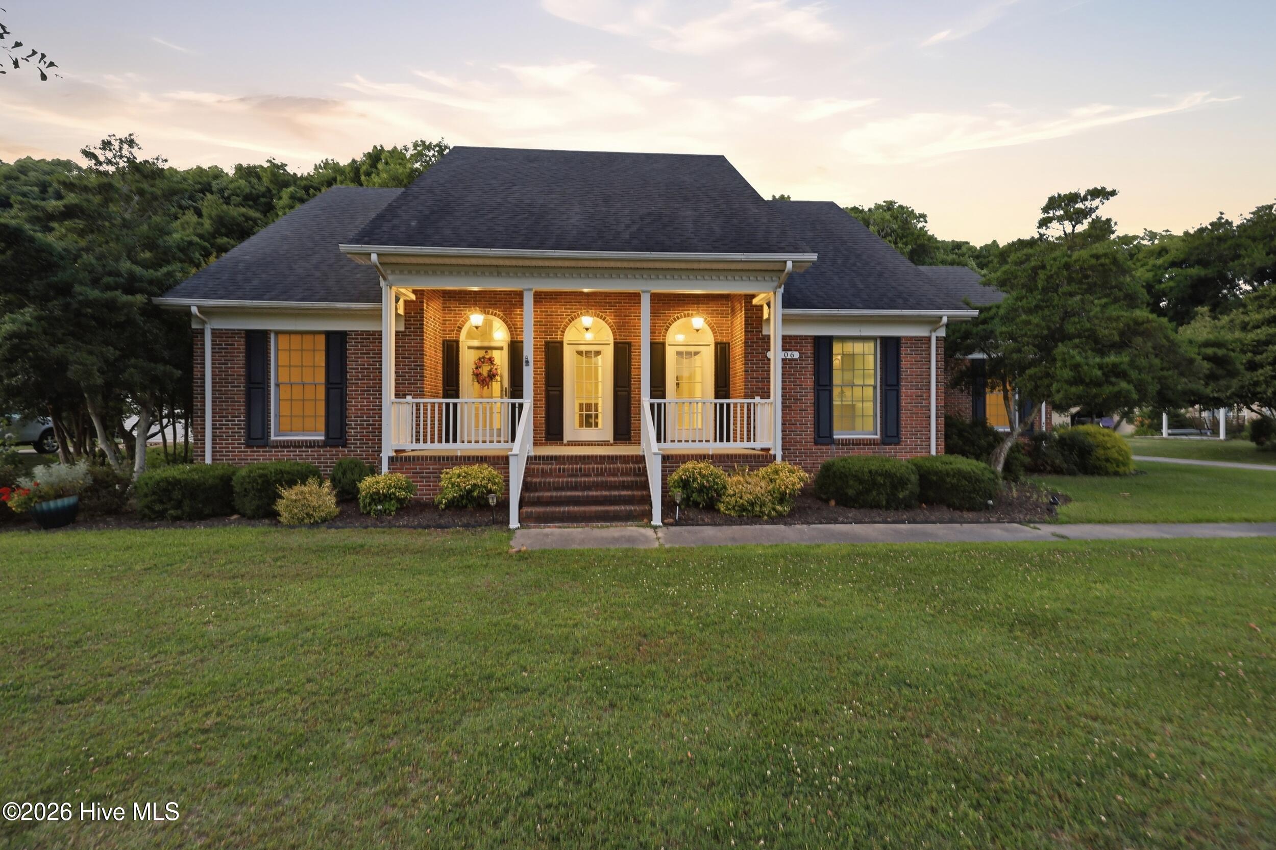 Homes for sale in Elizabeth City, NC | 1706 Darian Dr, Elizabeth City, NC 27909 | MLS# 100579728