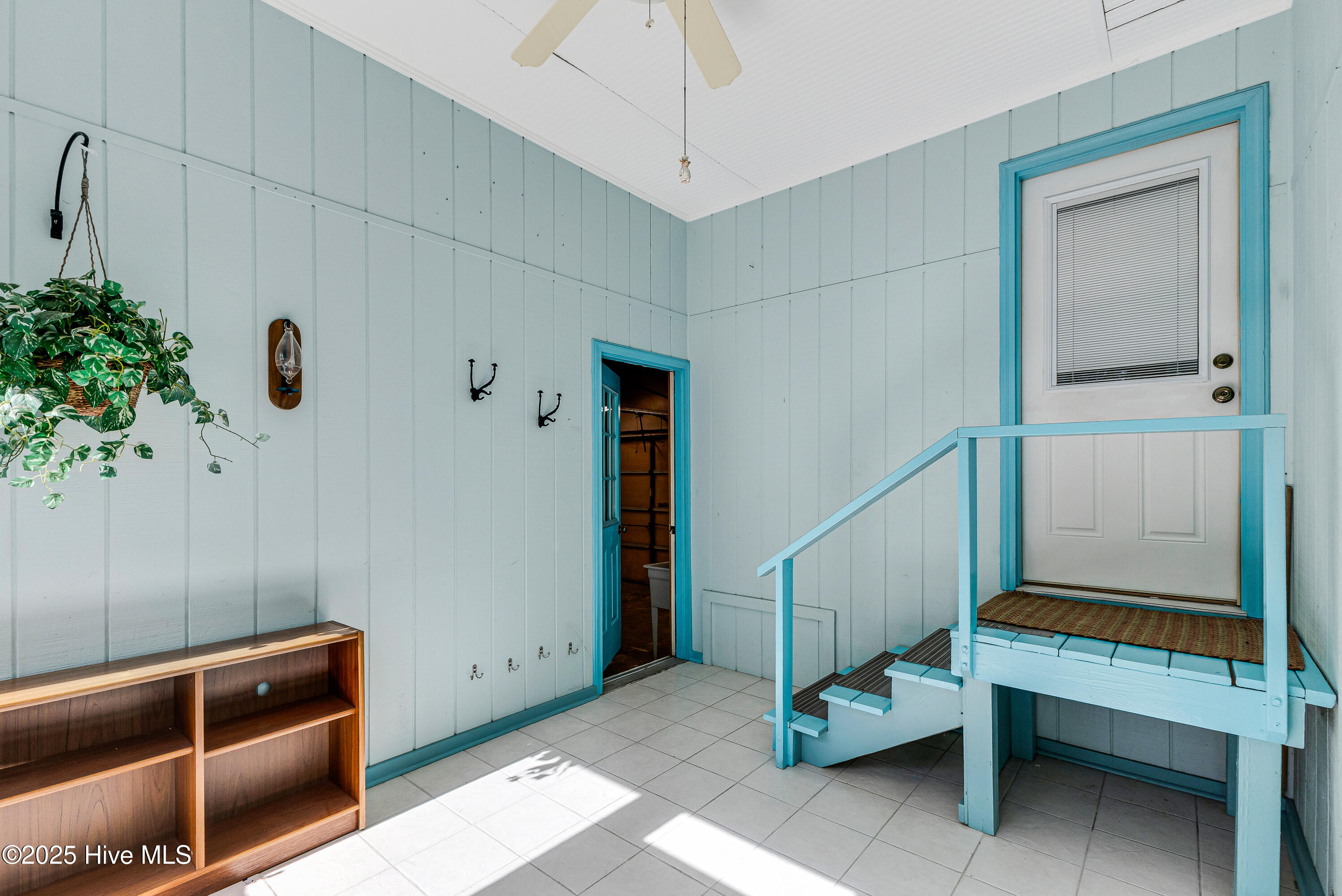 100538127 | Photo 35