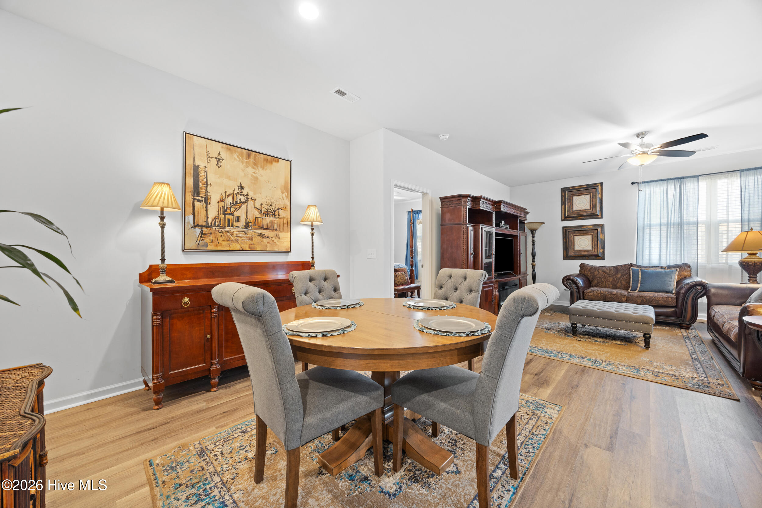 100549244 | Photo 15