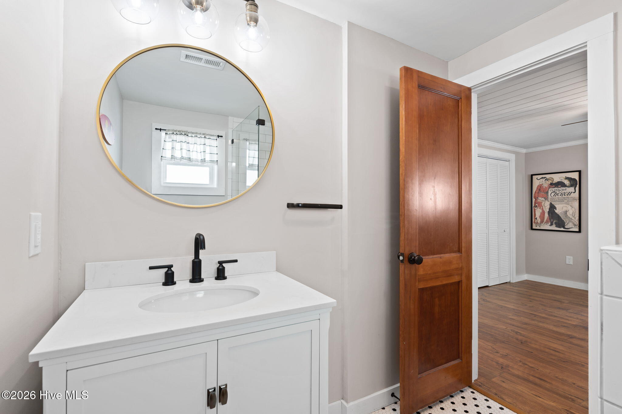 100568132 | Photo 22