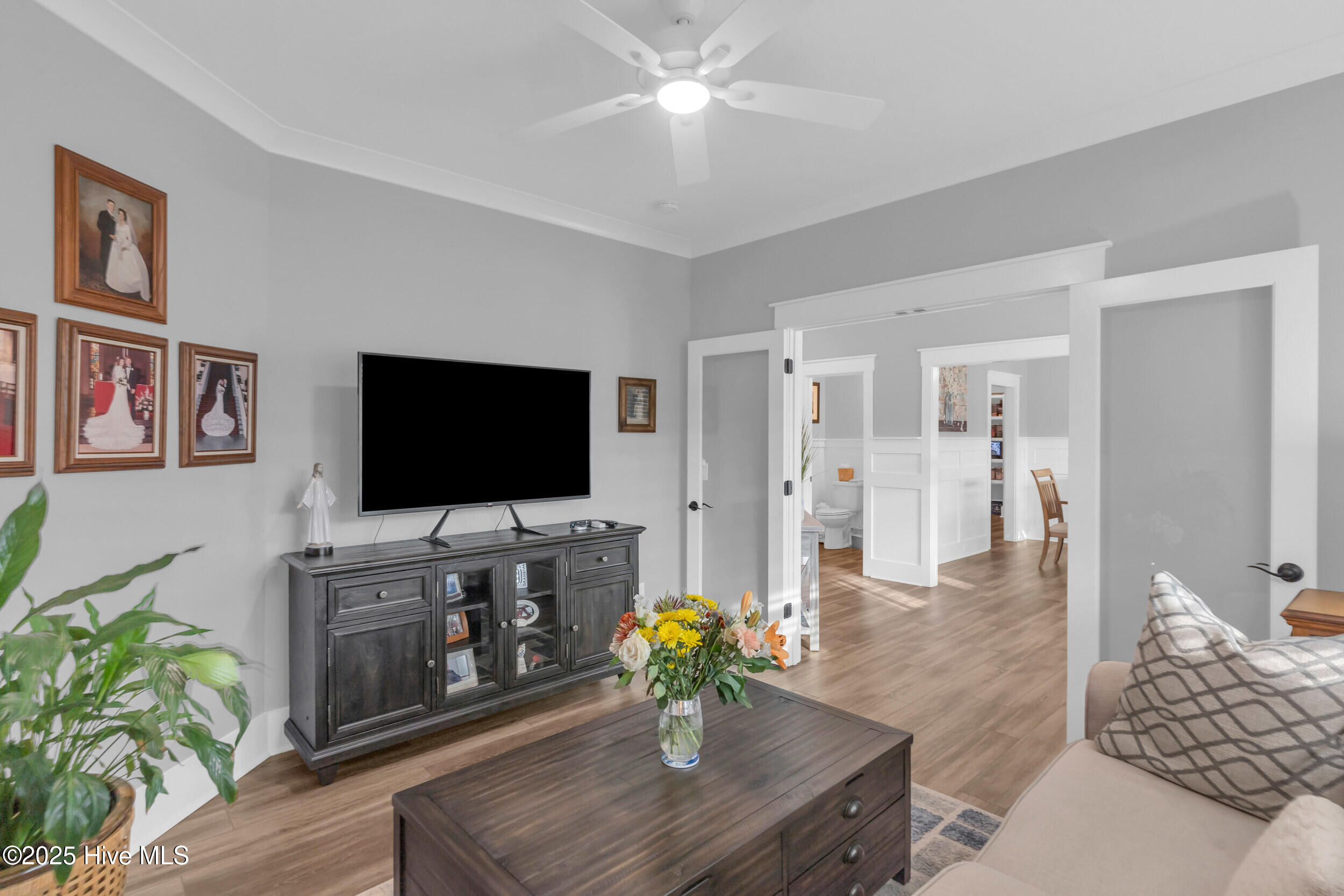 100543142 | Photo 22