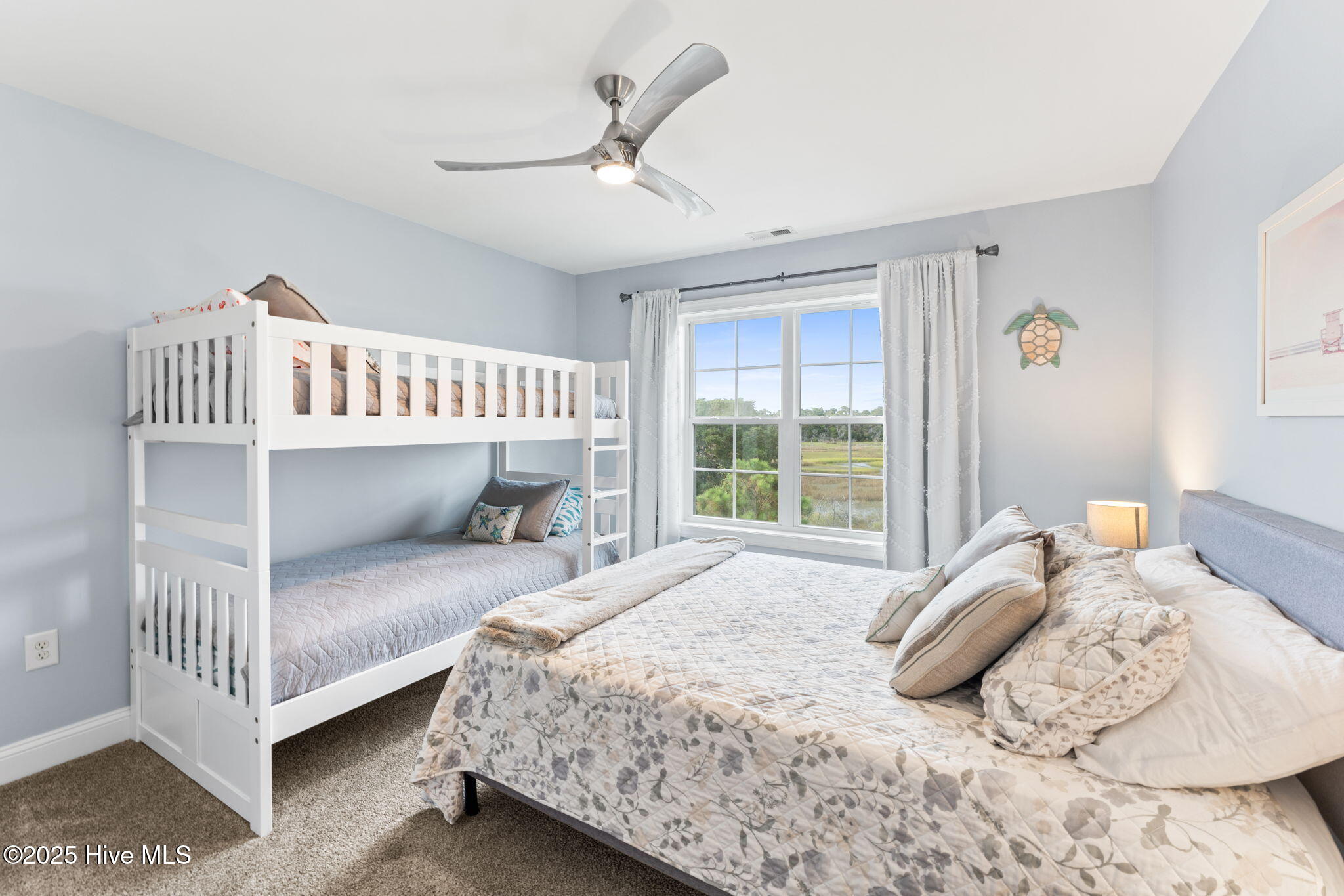 100532717 | Photo 44