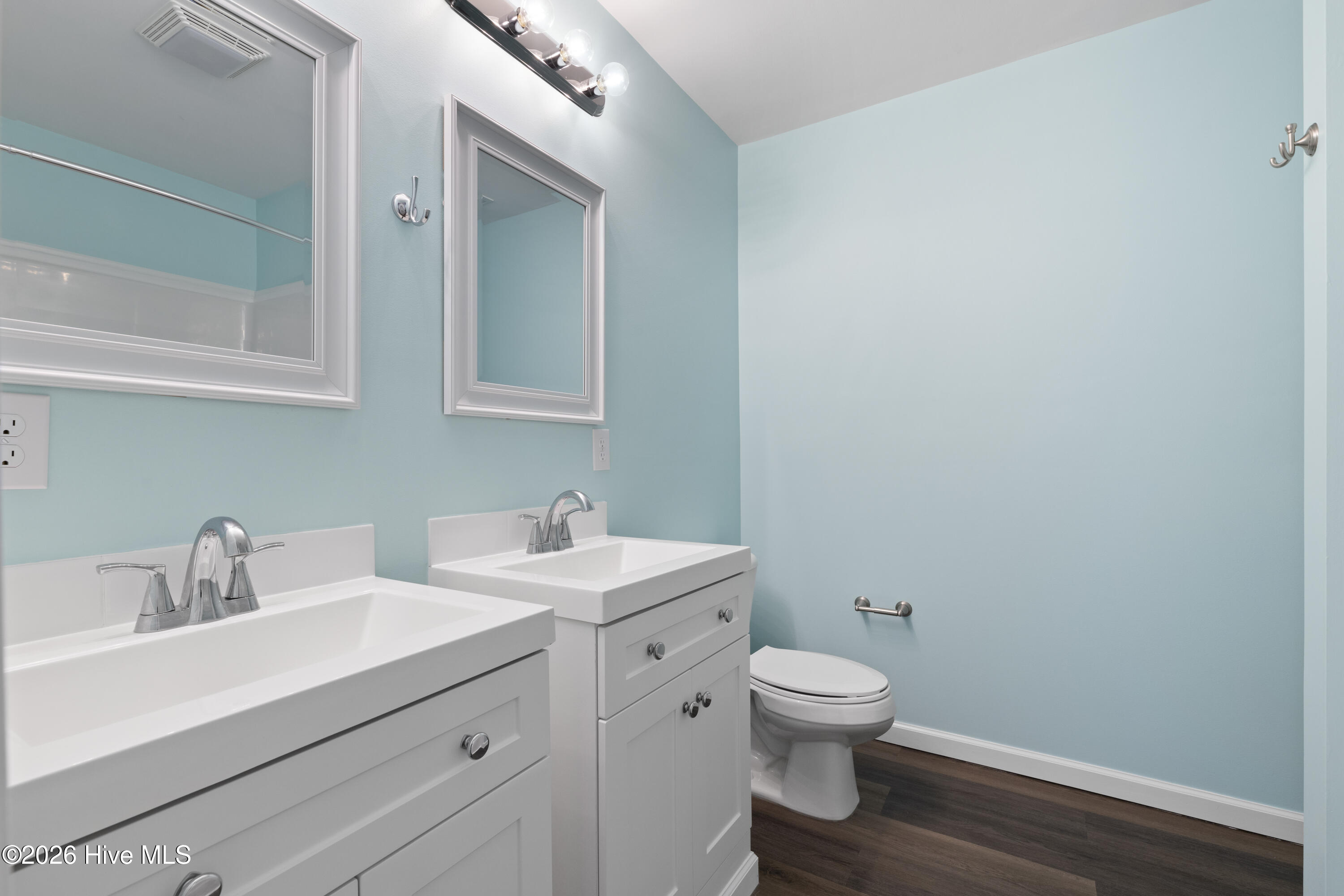 100570462 | Photo 14