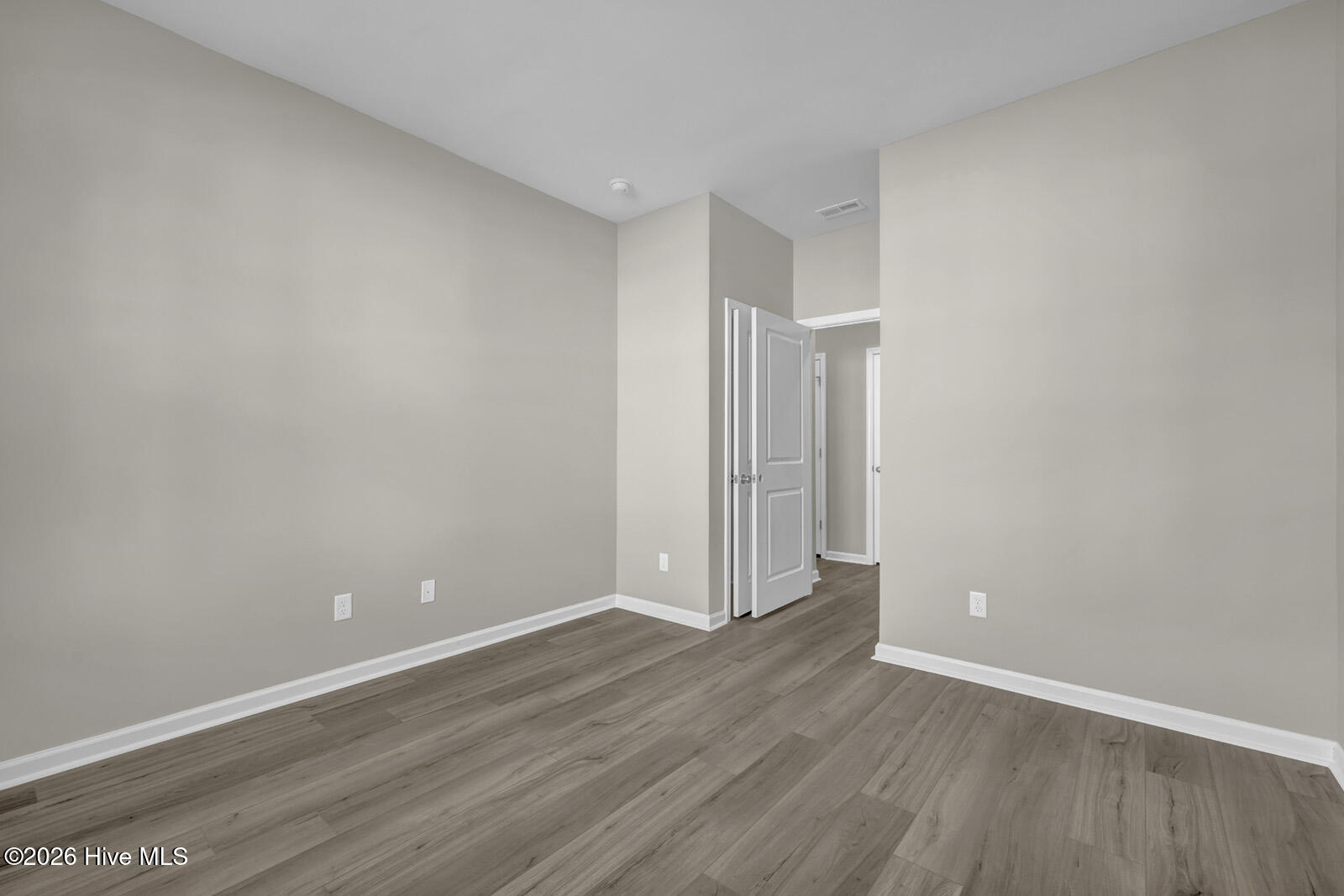 100527209 | Photo 16