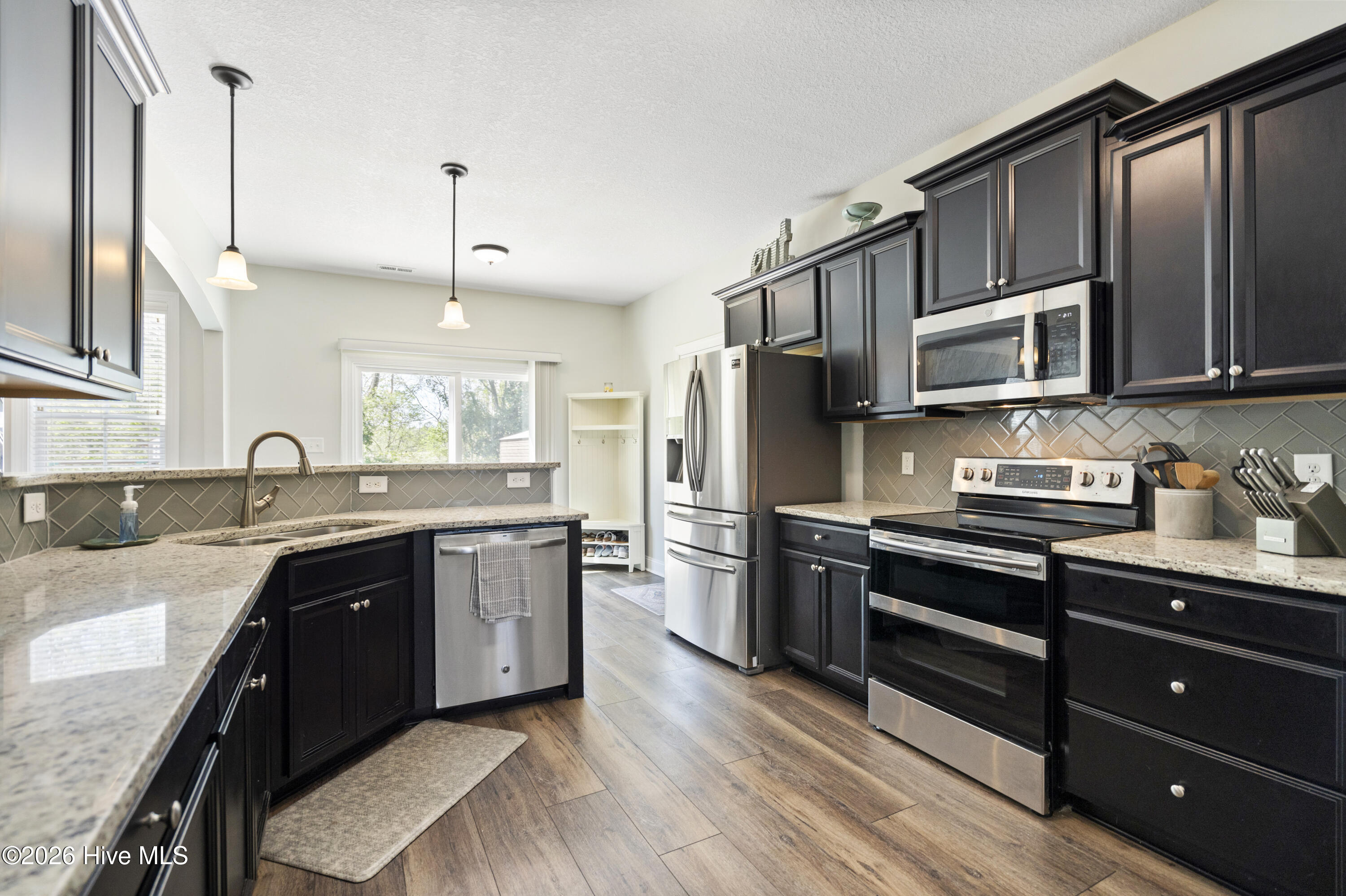 100564878 | Photo 22