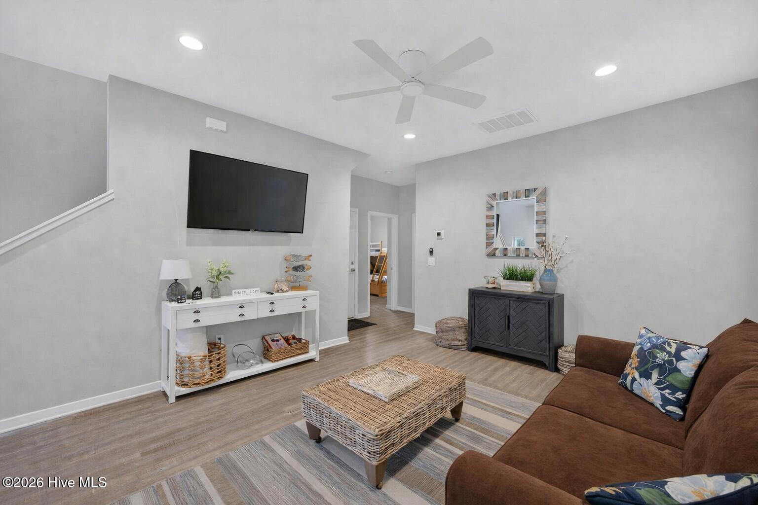 100551628 | Photo 22