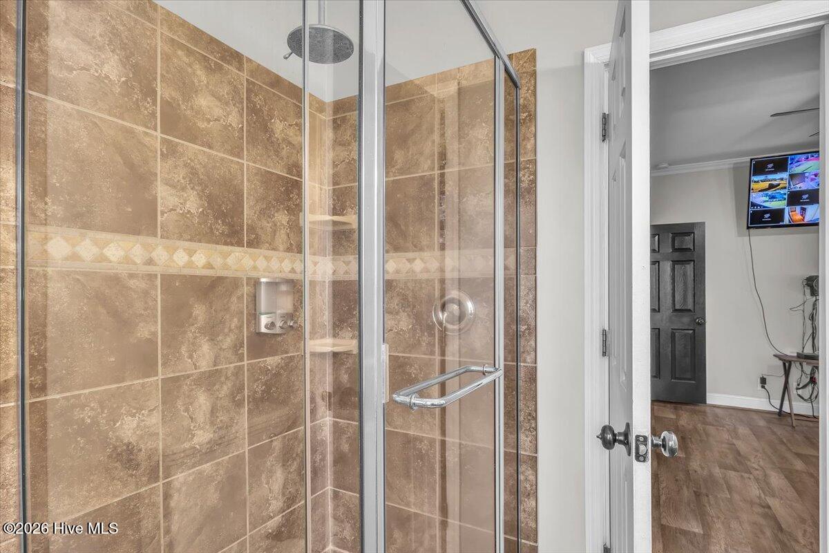 100561788 | Photo 54